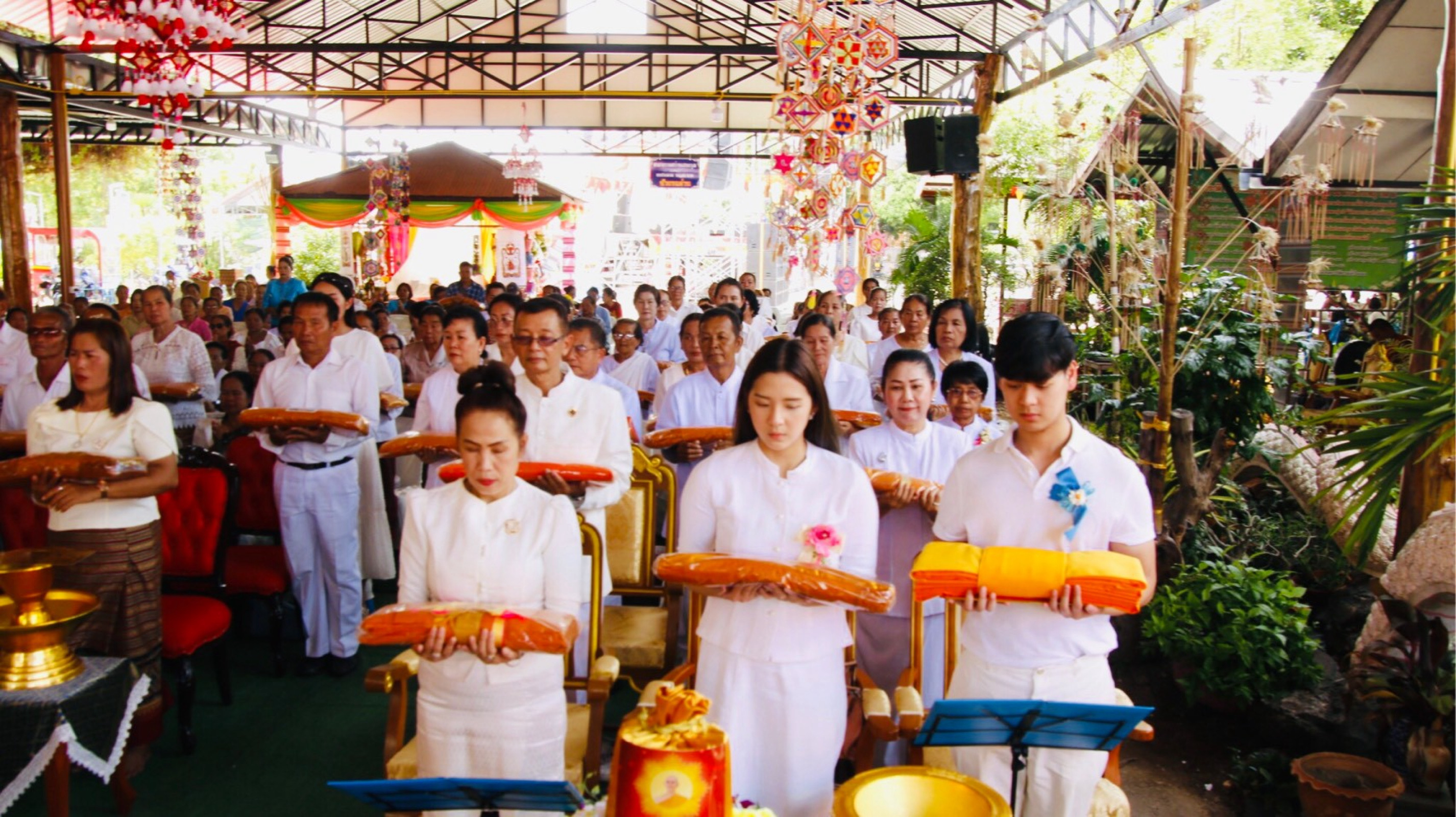 ภาพร่วมพิธีกรรมวัดสว่างแสงอรุณ