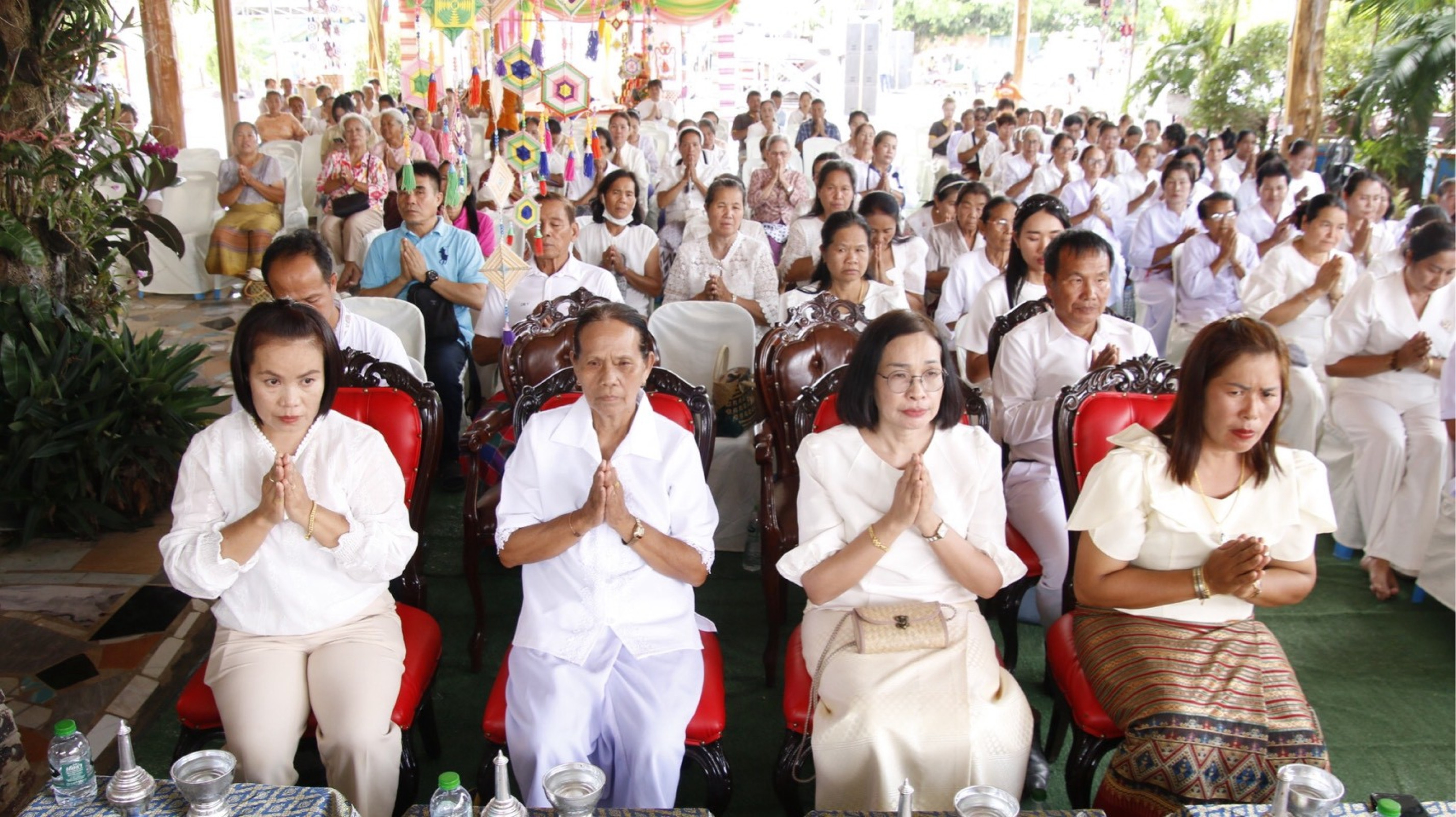 ภาพร่วมพิธีกรรมวัดสว่างแสงอรุณ