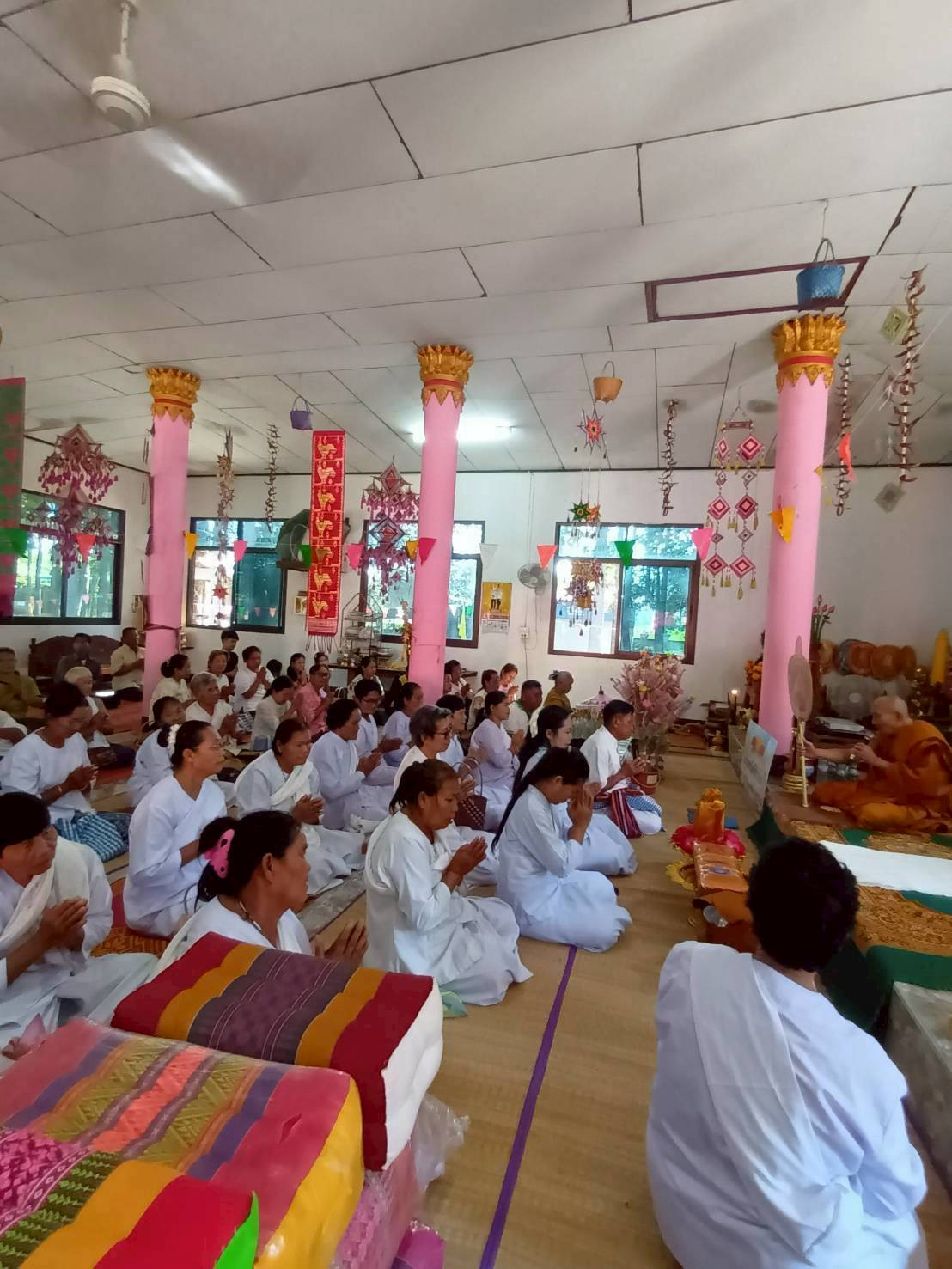 ภาพร่วมพิธีกรรมวัดป่าพร้าว