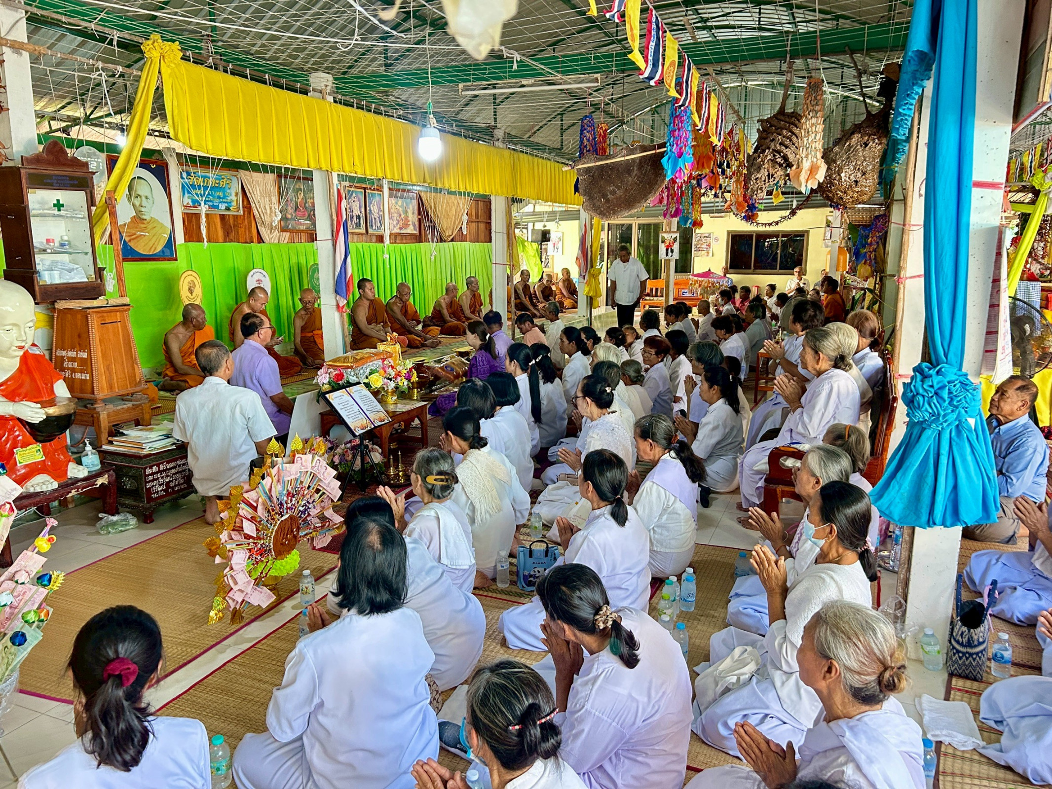 ภาพร่วมพิธีกรรมวัดเกาะศิริ