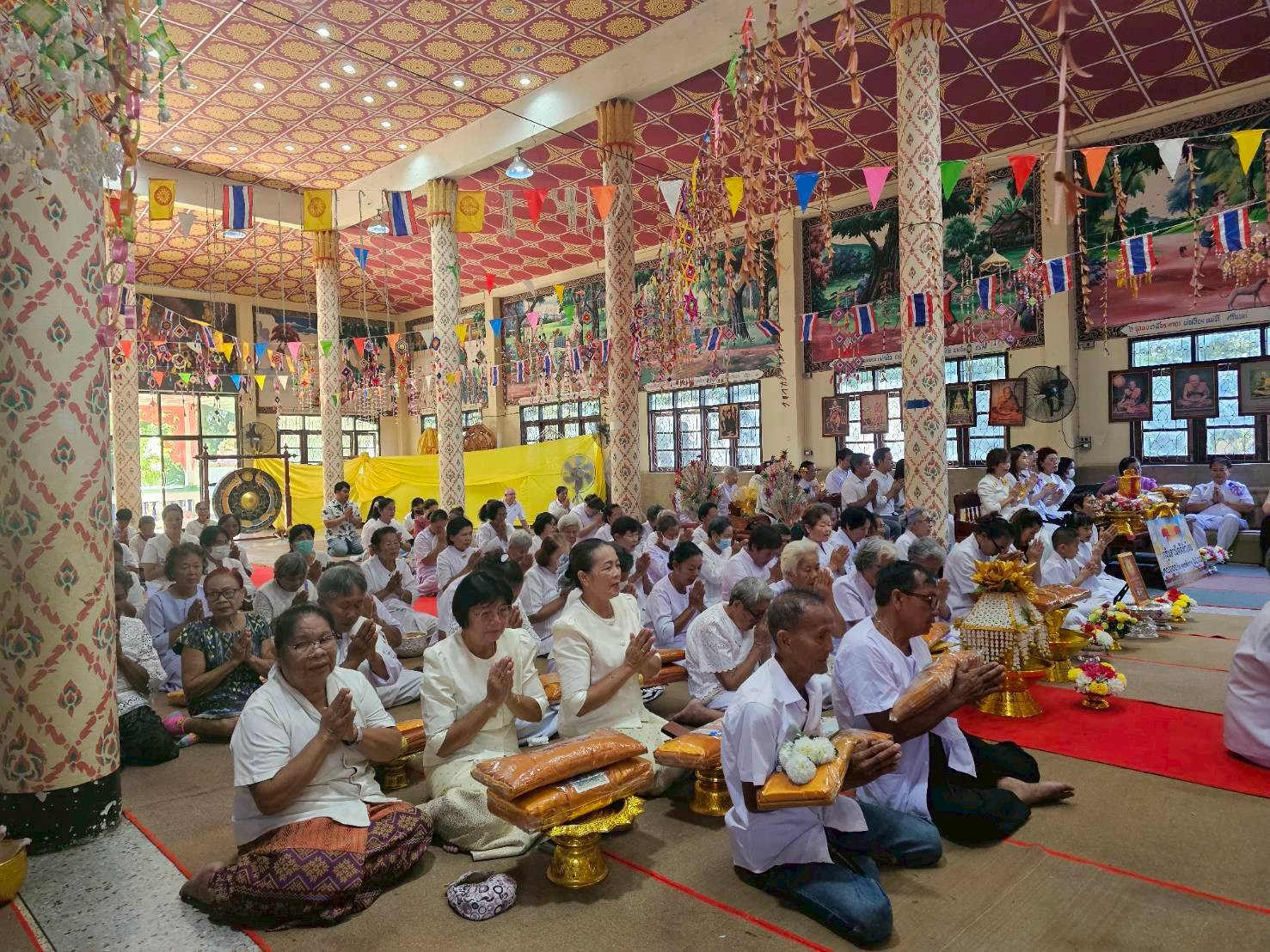 ภาพร่วมพิธีกรรมวัดโนนพานิช