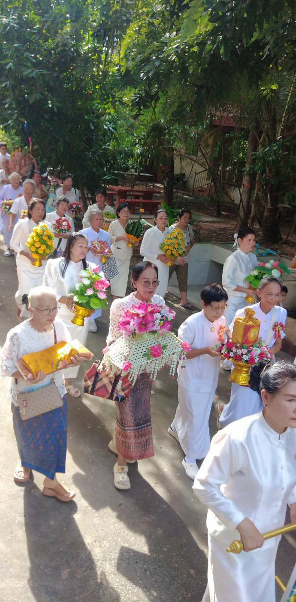 ภาพร่วมขบวนกฐินวัดสระแก้ว