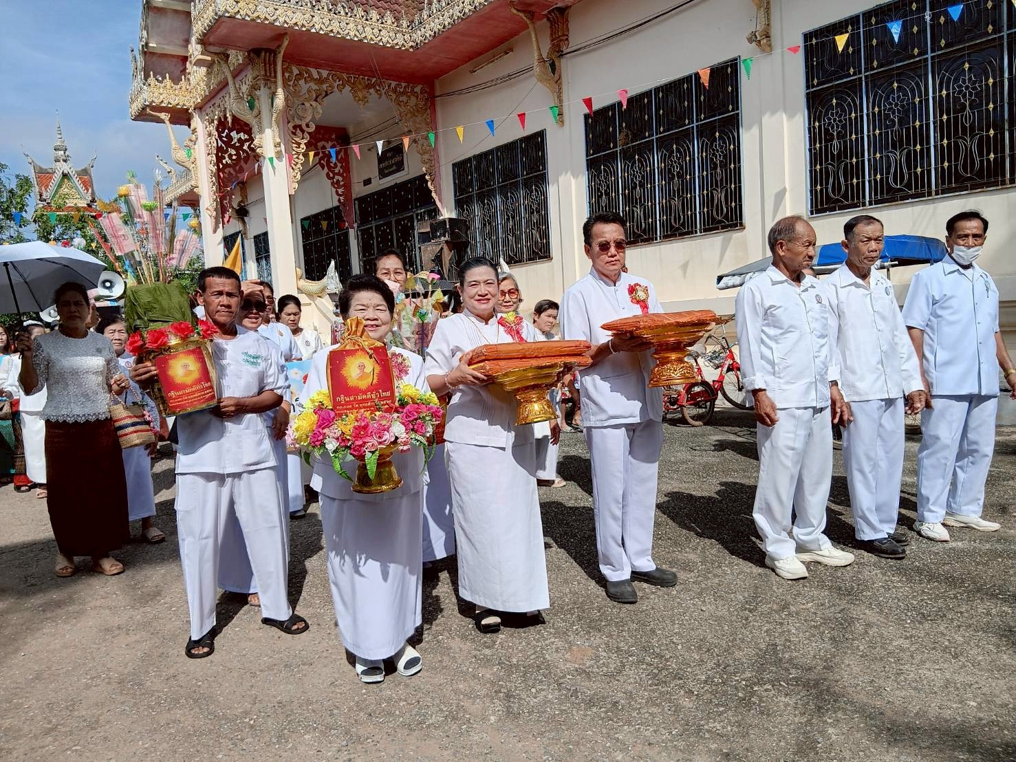 ภาพร่วมขบวนกฐินวัดตะคลองสีผึ้ง