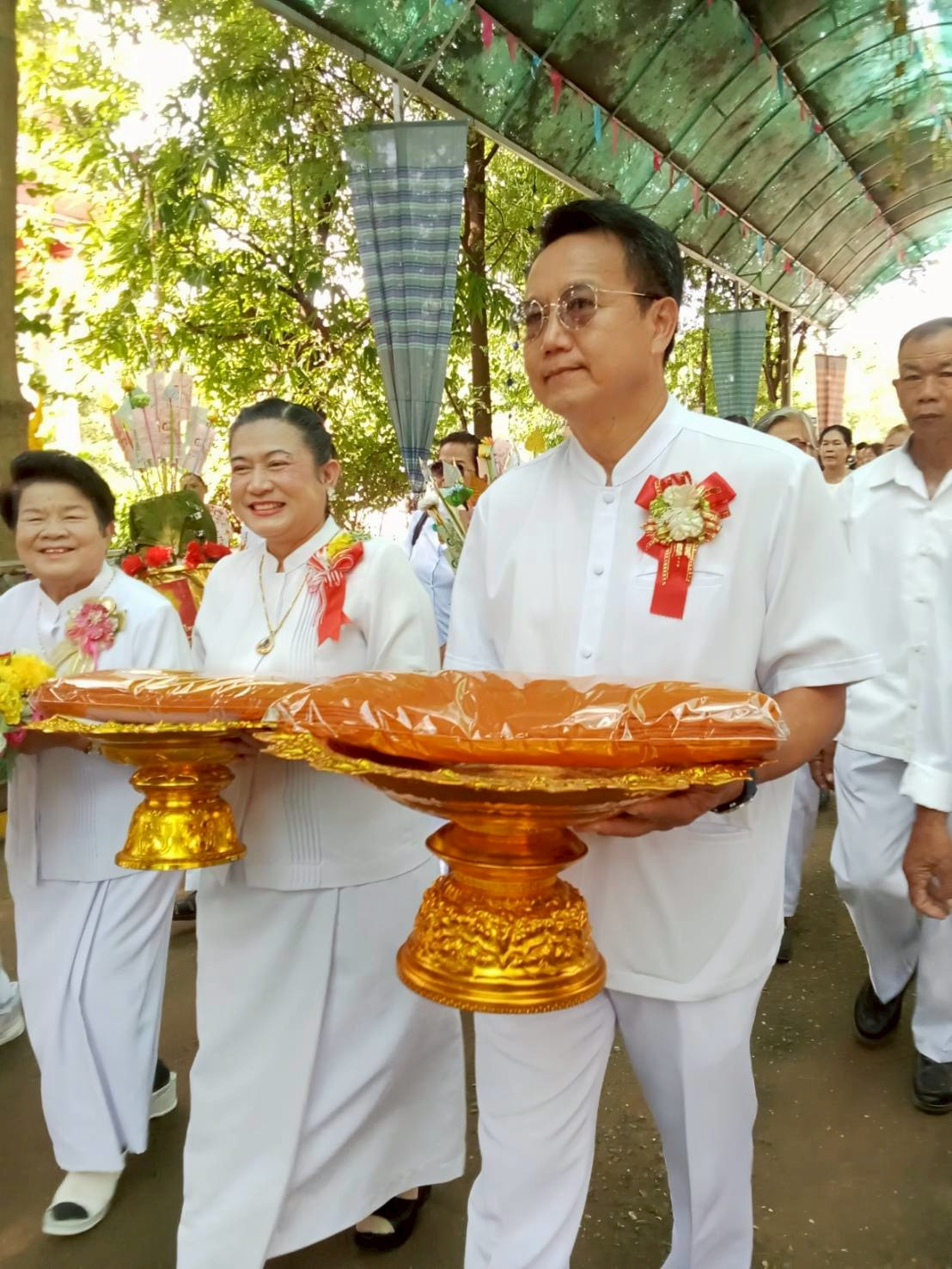 ภาพร่วมพิธีกรรมวัดตะคลองสีผึ้ง