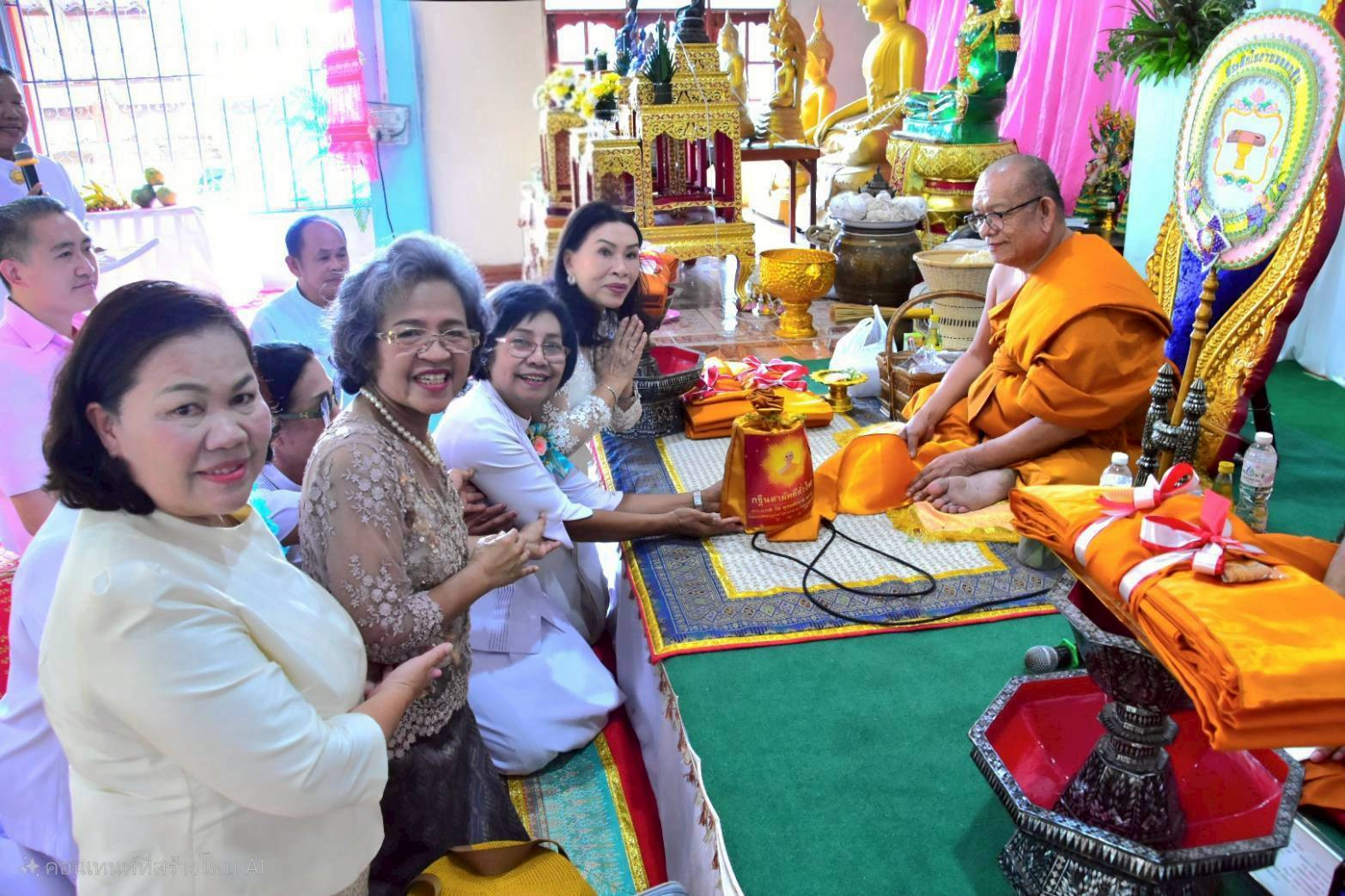 ภาพการถวายปัจจัยวัดศรีอุดร