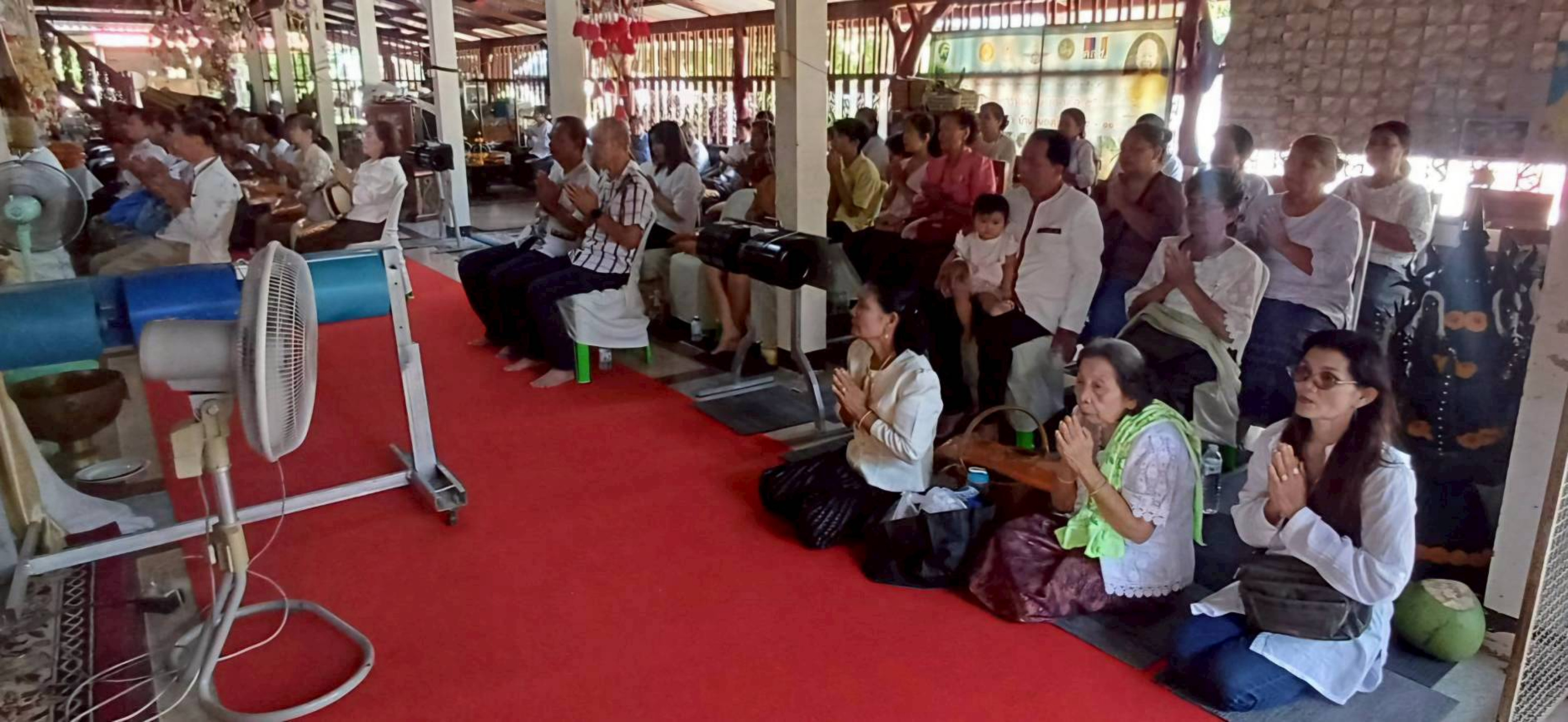 ภาพร่วมพิธีกรรมวัดสว่างหนองบัว
