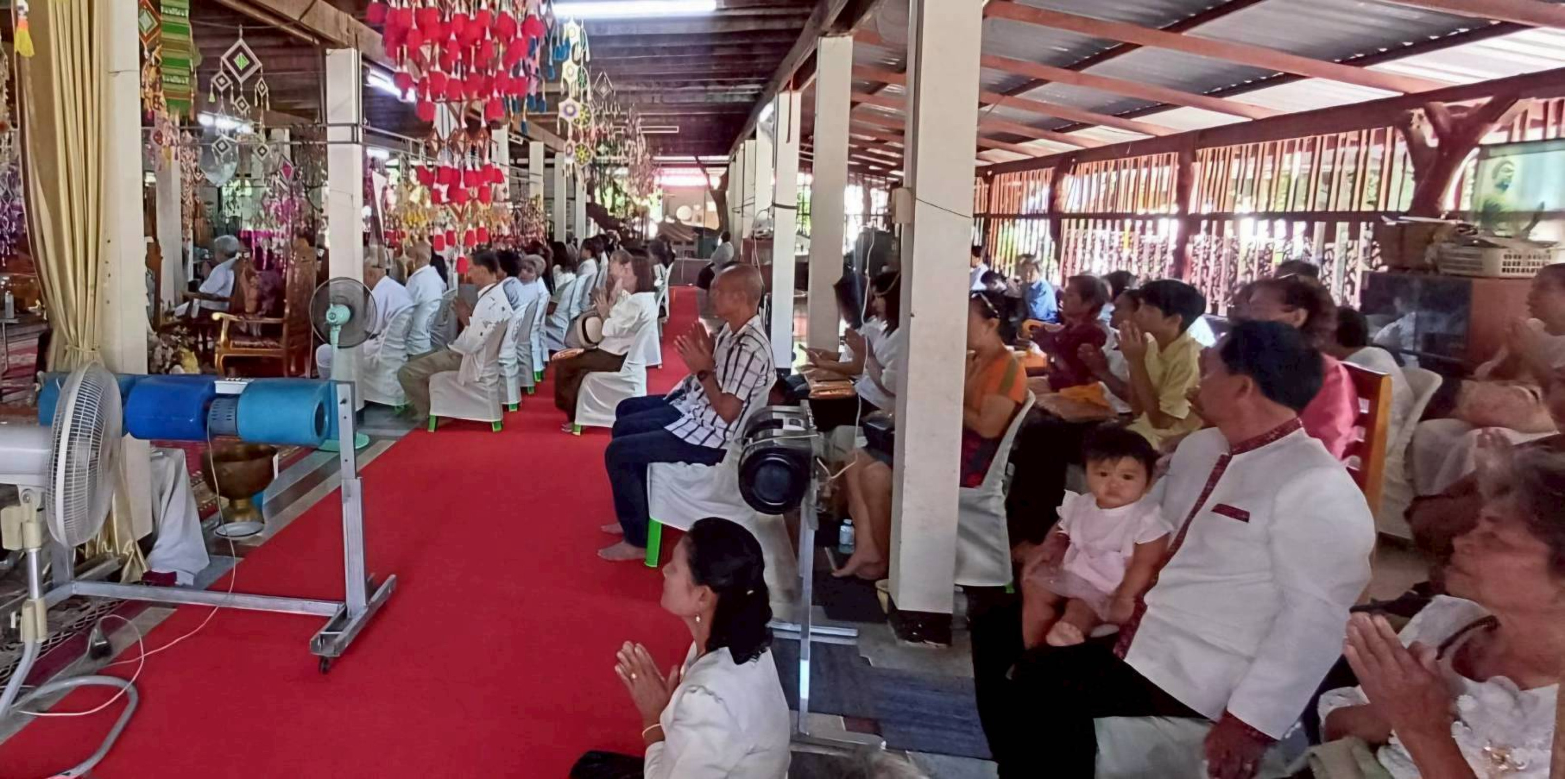 ภาพร่วมพิธีกรรมวัดสว่างหนองบัว