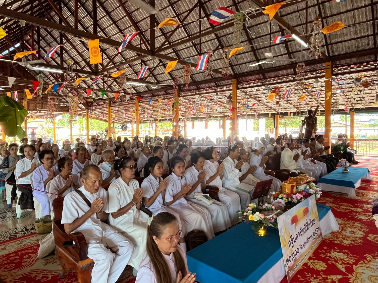 ภาพร่วมพิธีกรรมวัดสว่างหนองกุง