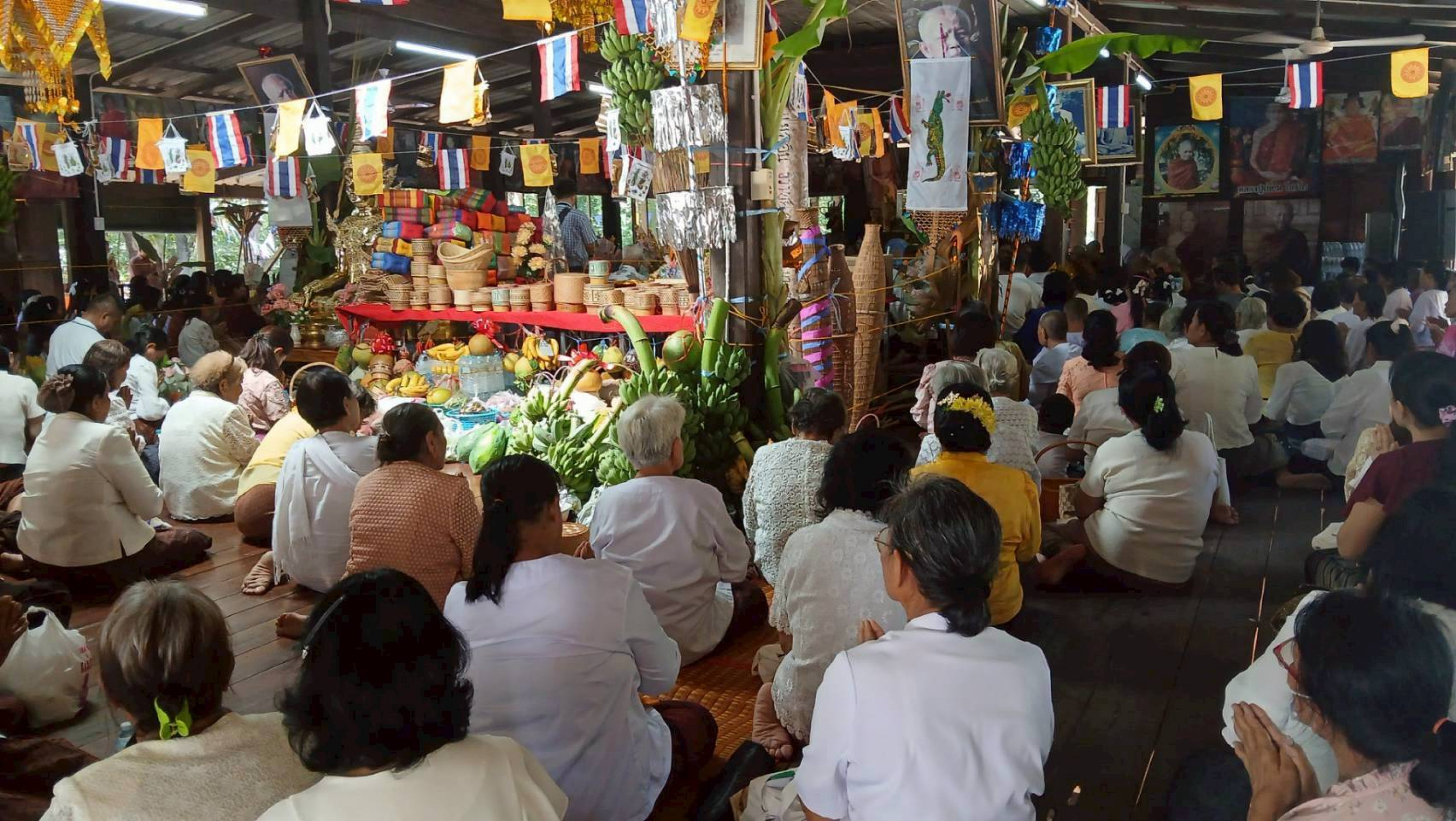 ภาพร่วมพิธีกรรมวัดโนนสำนัก