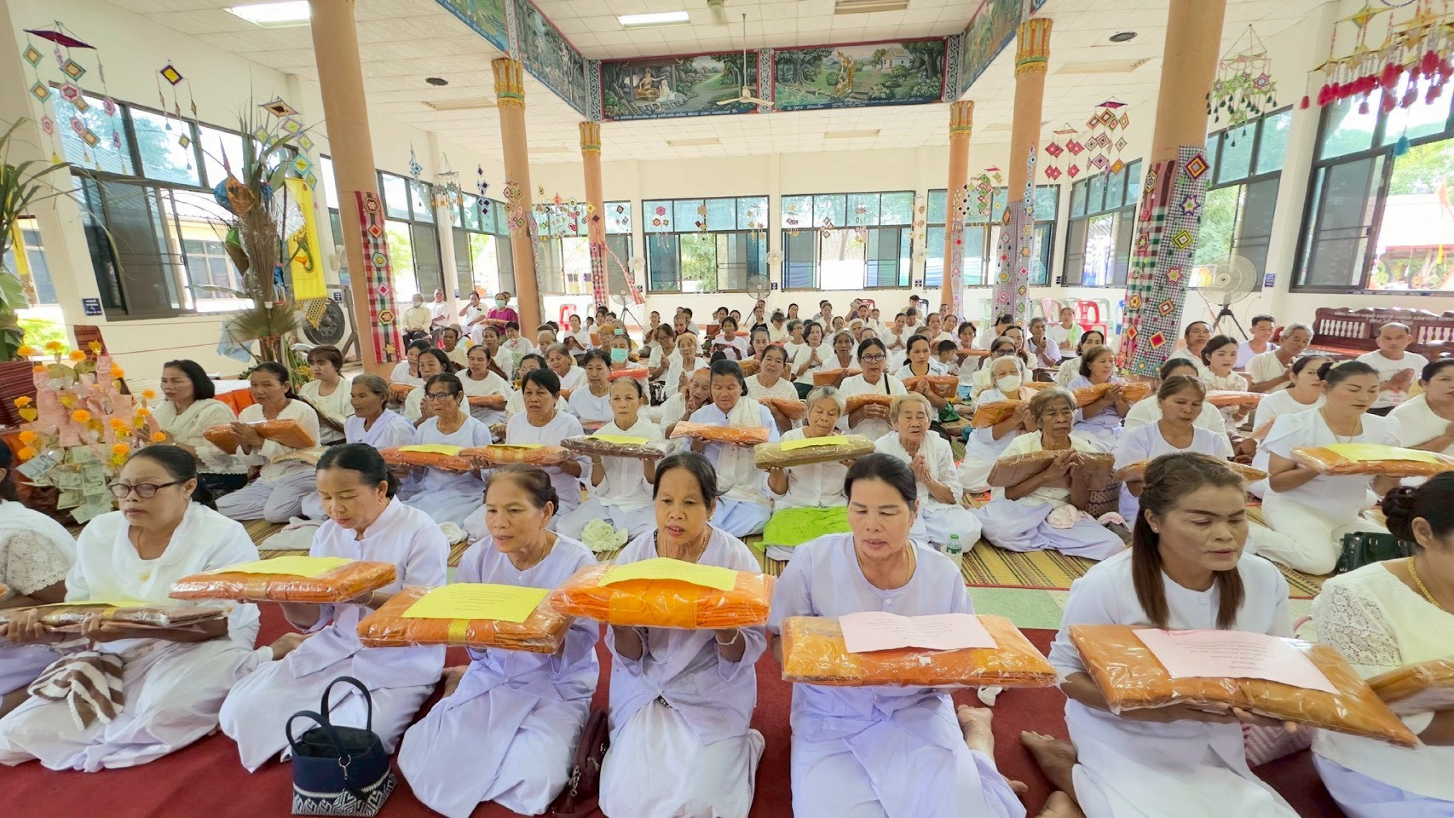 ภาพร่วมพิธีกรรมวัดสว่างอารมณ์