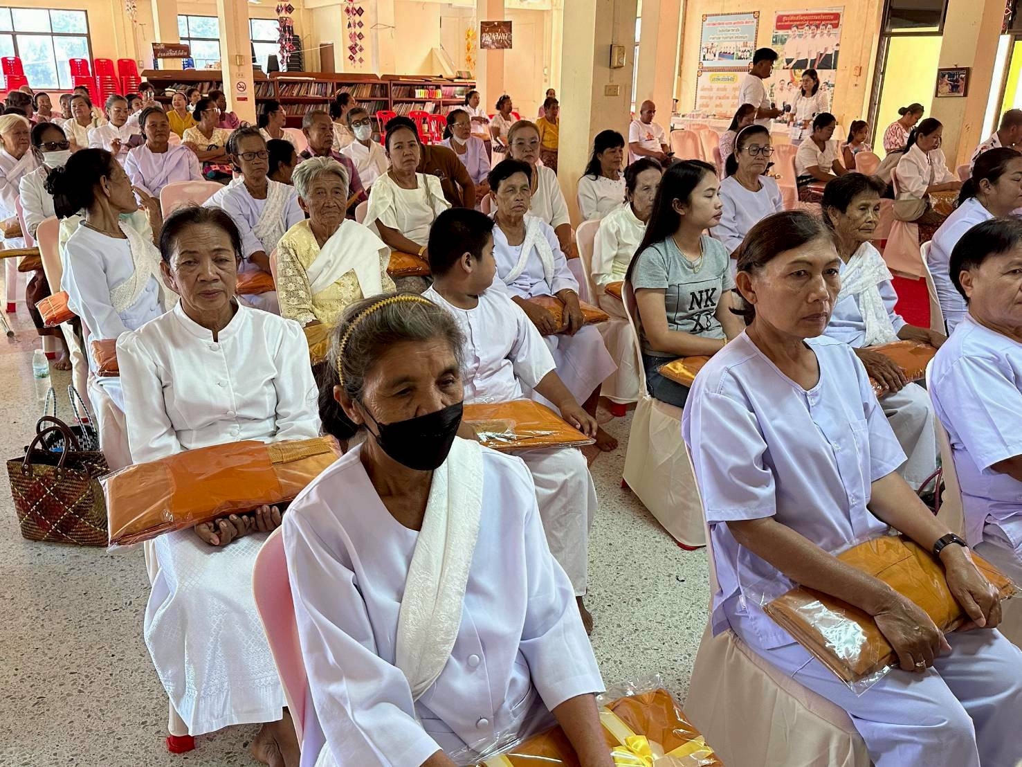 ภาพร่วมพิธีกรรมวัดโพธิ์ตาล