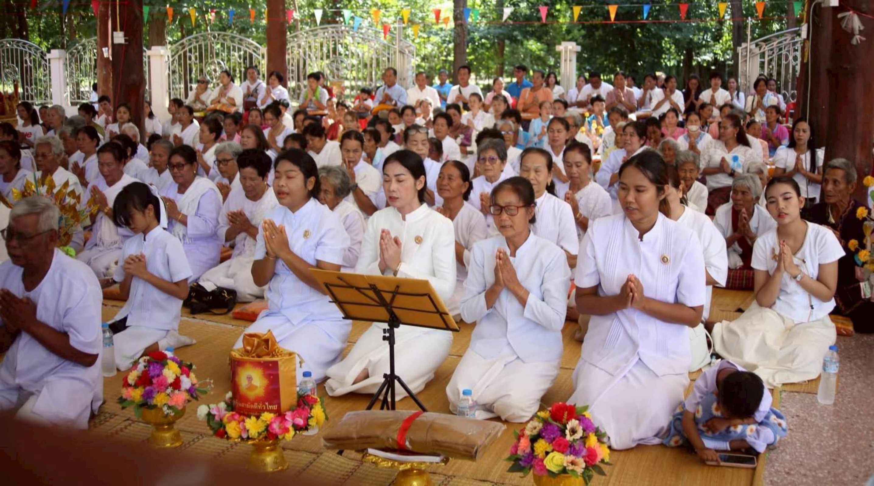 ภาพร่วมพิธีกรรมวัดศรีบุญเรือง