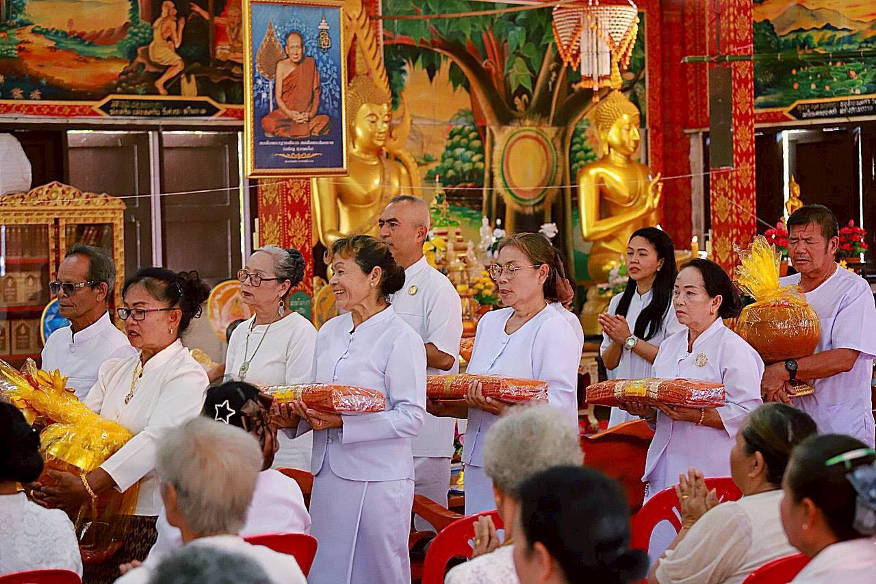 ภาพร่วมพิธีกรรมวัดโนนกลาง