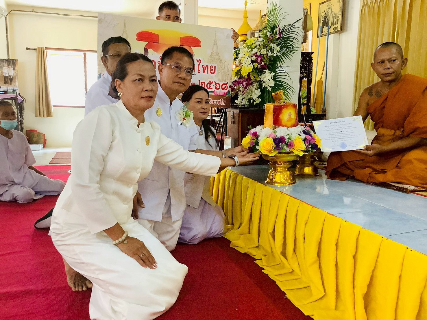 ภาพการถวายปัจจัยวัดอุทัย