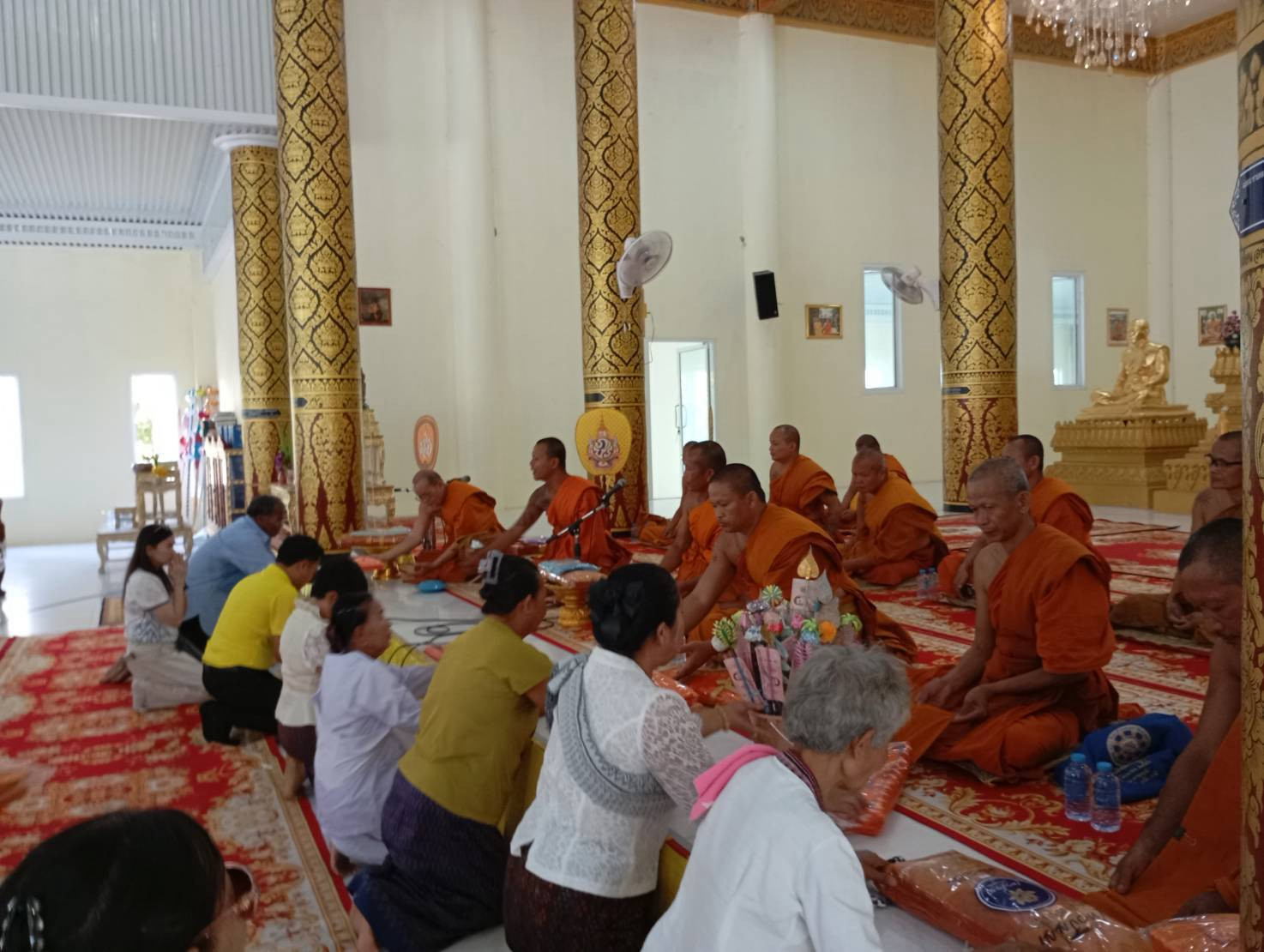 ภาพร่วมพิธีกรรมวัดสว่างน้ำใส