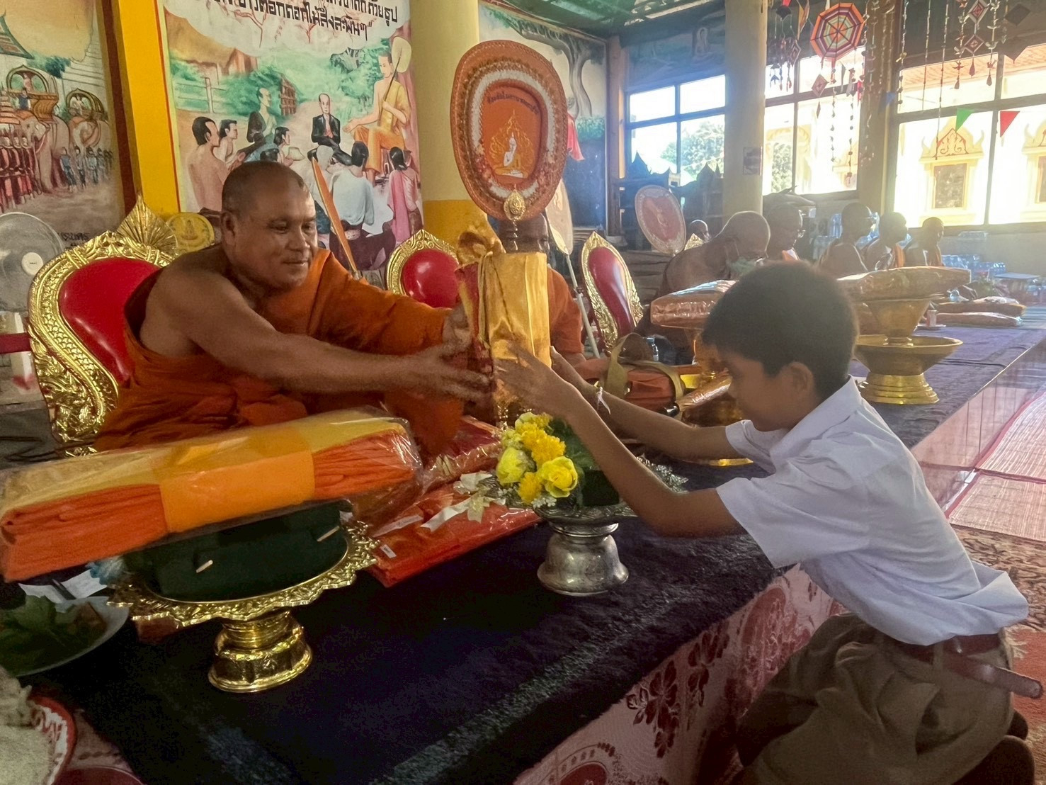 ภาพการถวายปัจจัยวัดสุดาราษฏร์วราราม