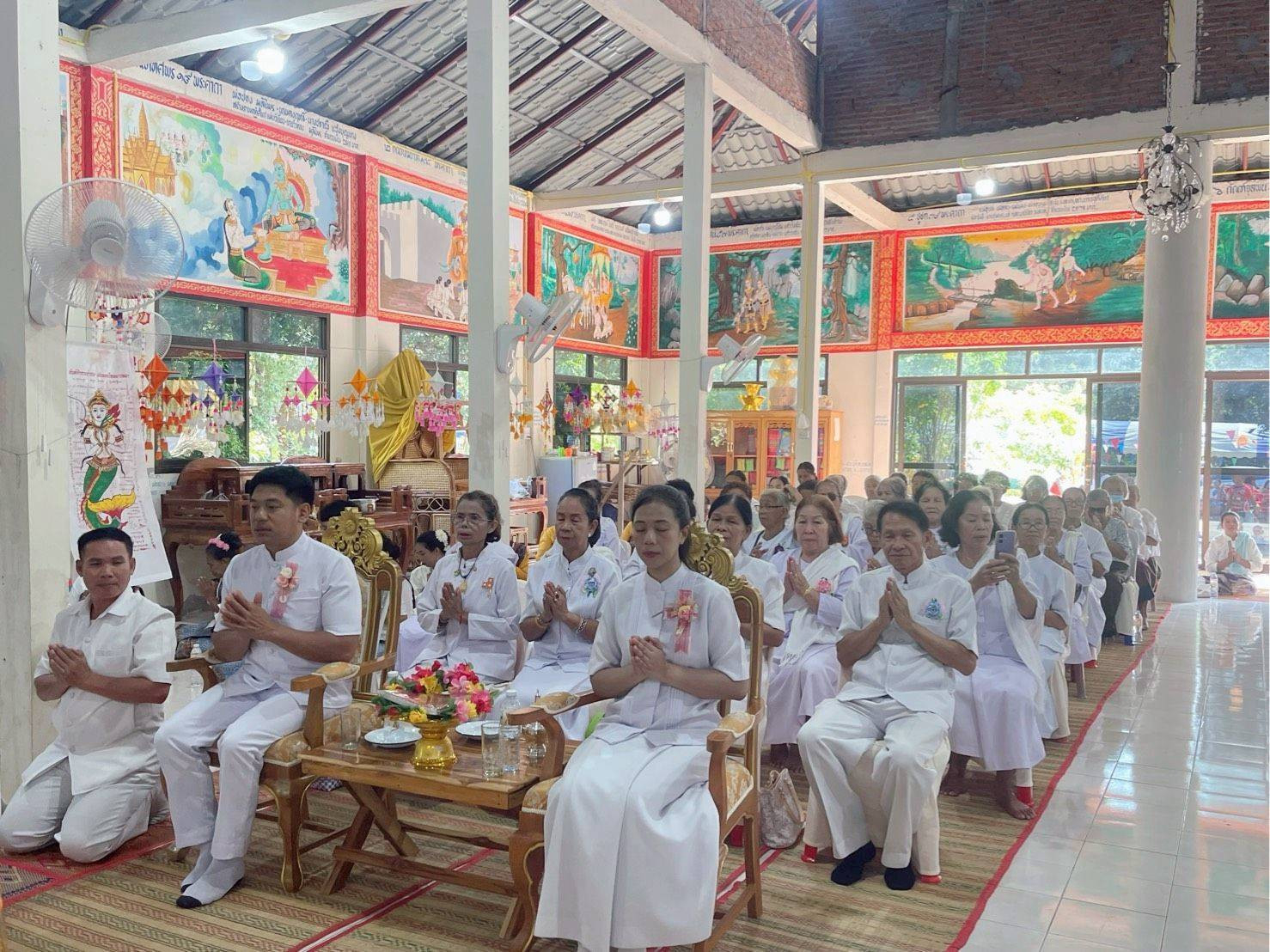 ภาพร่วมพิธีกรรมวัดแจ้งสว่าง