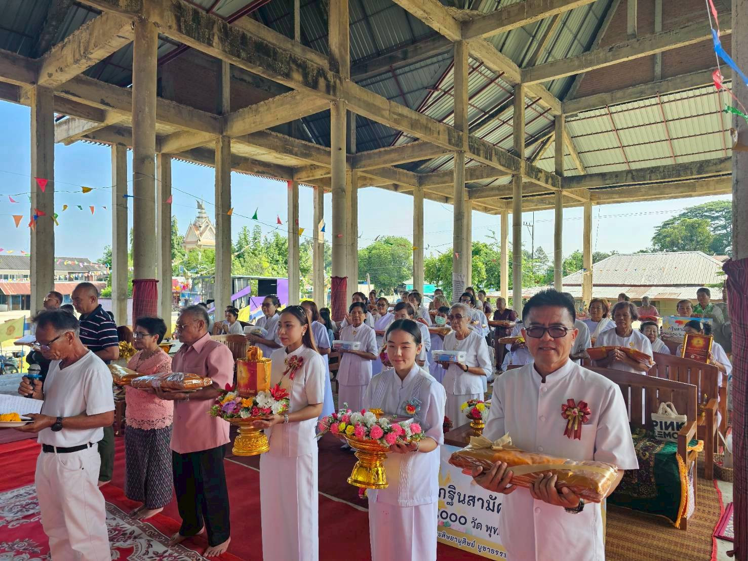 ภาพร่วมพิธีกรรมวัดสว่างโพธิ์ศรี