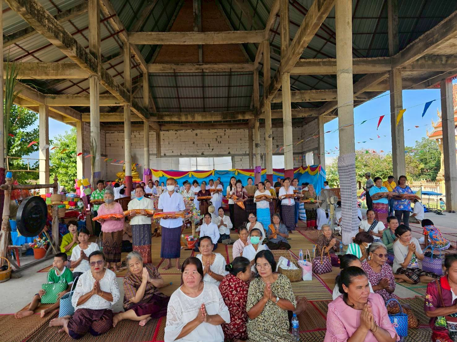 ภาพร่วมพิธีกรรมวัดสว่างโพธิ์ศรี