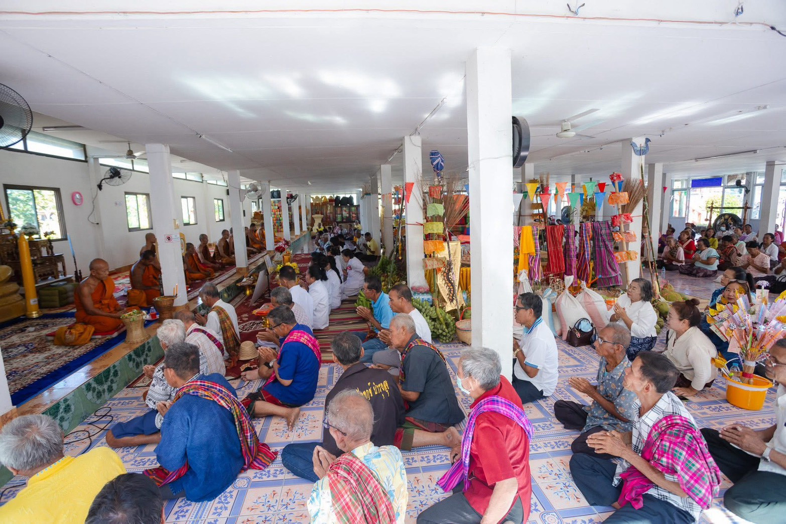 ภาพร่วมพิธีกรรมวัดโพธิ์งาม