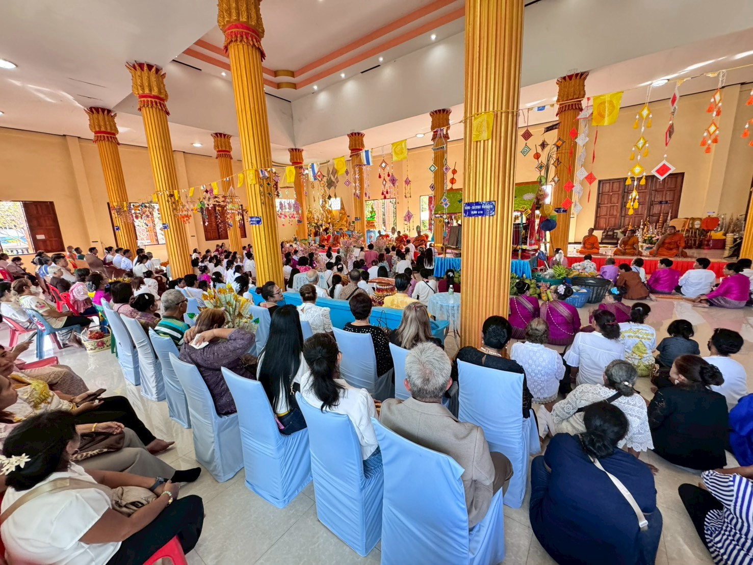 ภาพร่วมพิธีกรรมวัดชุมพลบุรี