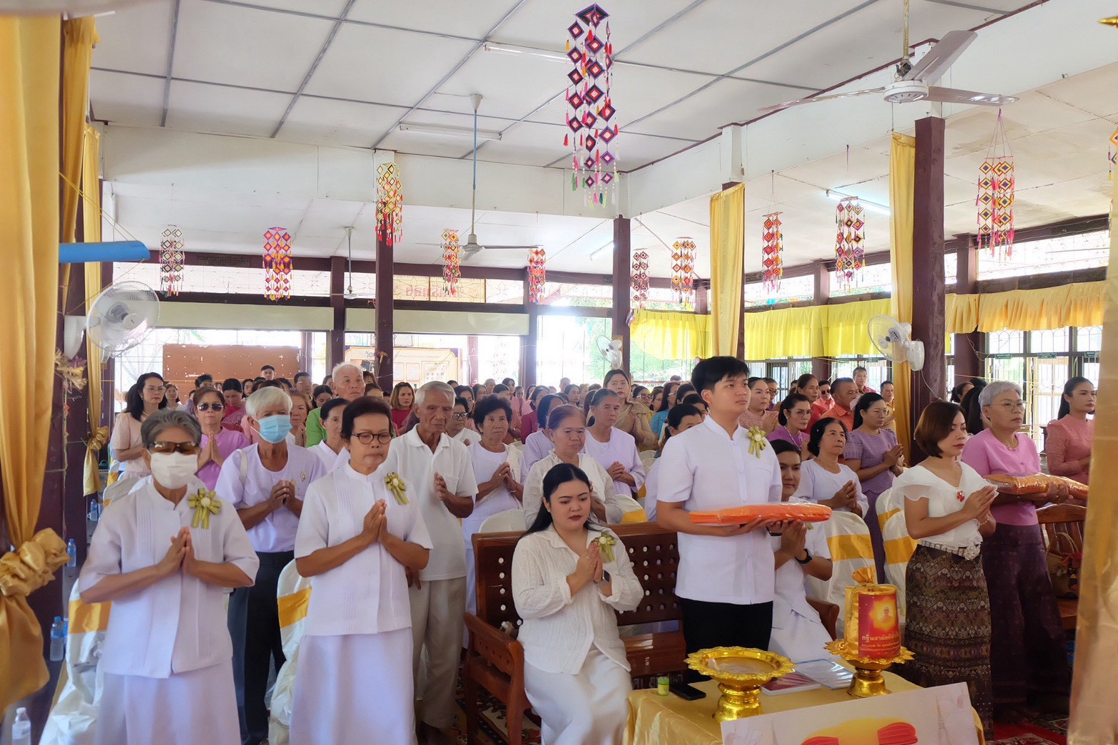 ภาพร่วมพิธีกรรมวัดศรีทอง