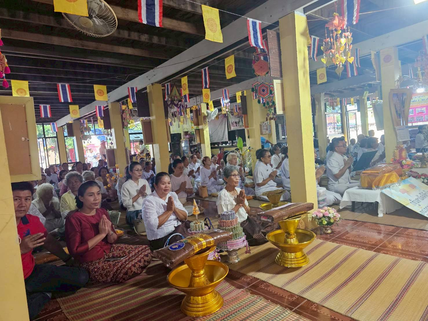 ภาพร่วมพิธีกรรมวัดสระบัวดอนหัน