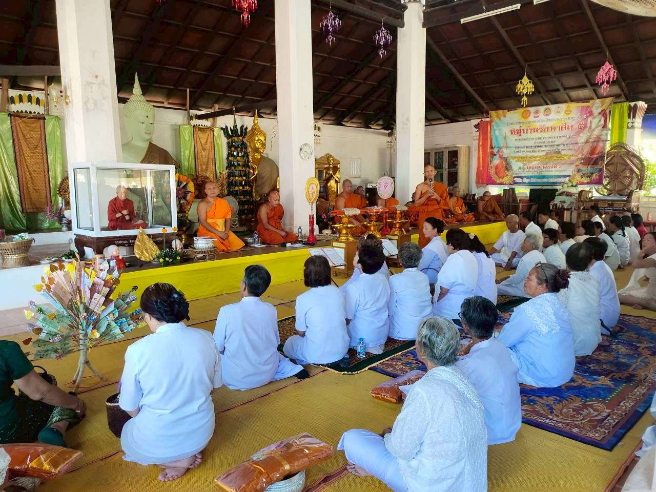 ภาพร่วมพิธีกรรมวัดโพธิ์ไทร