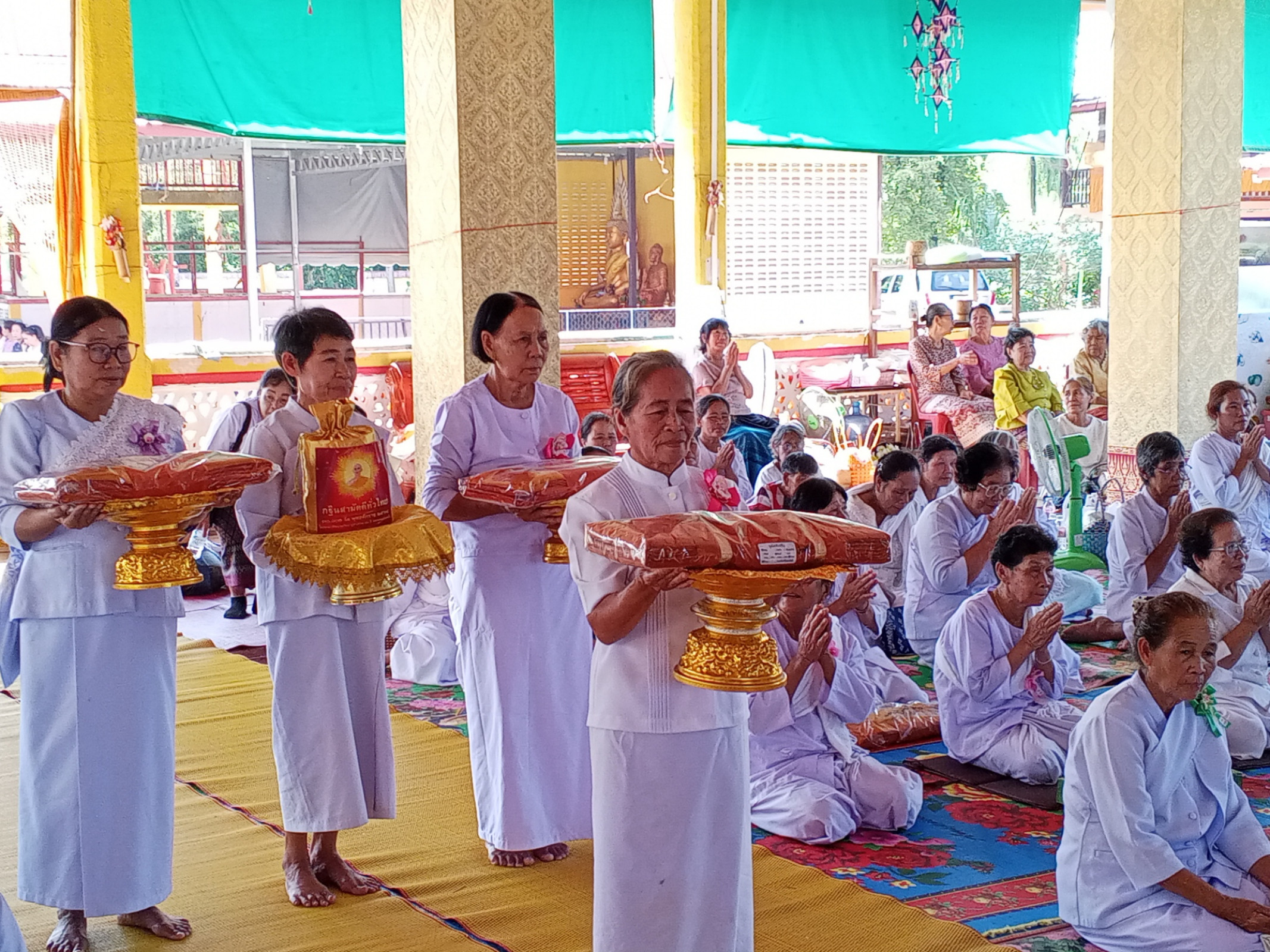 ภาพร่วมพิธีกรรมวัดศรีทอง