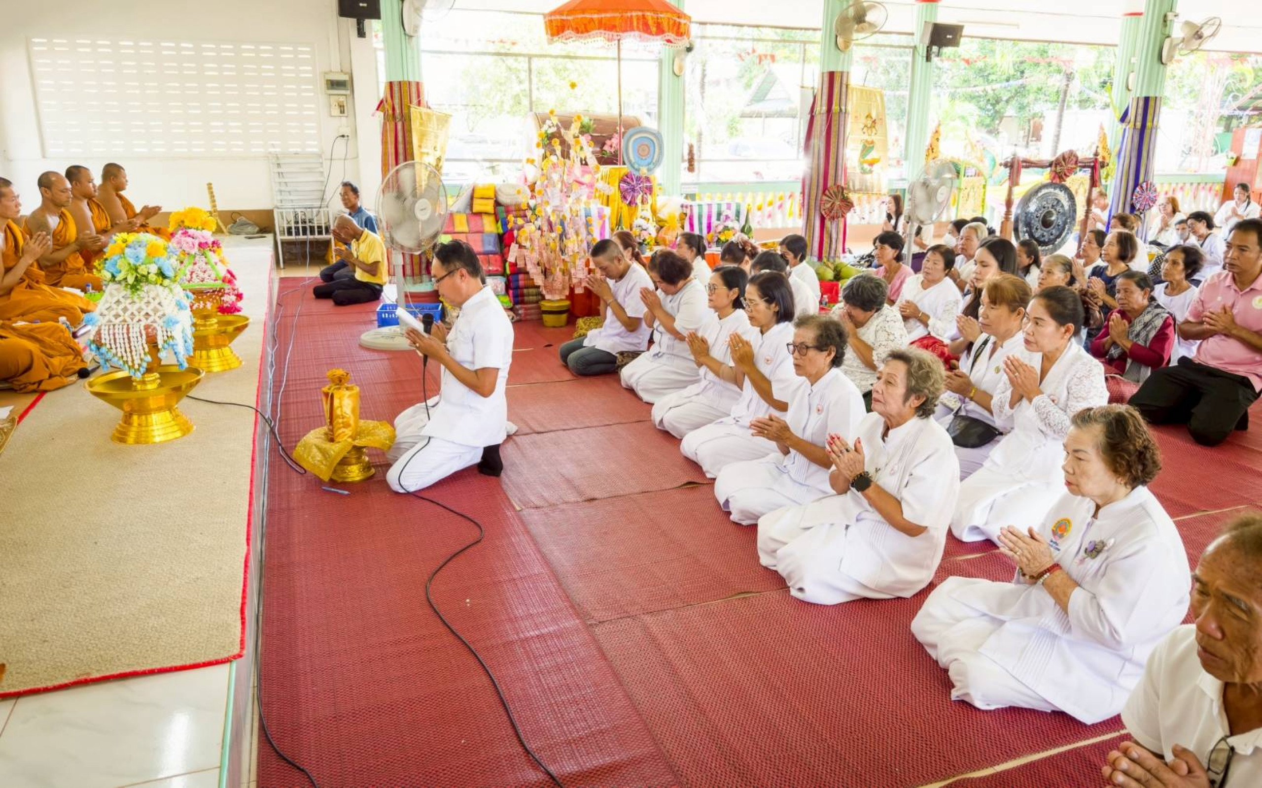 ภาพร่วมพิธีกรรมวัดศรีสะอาด