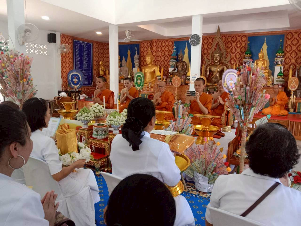 ภาพร่วมพิธีกรรมวัดพระกลางท่า