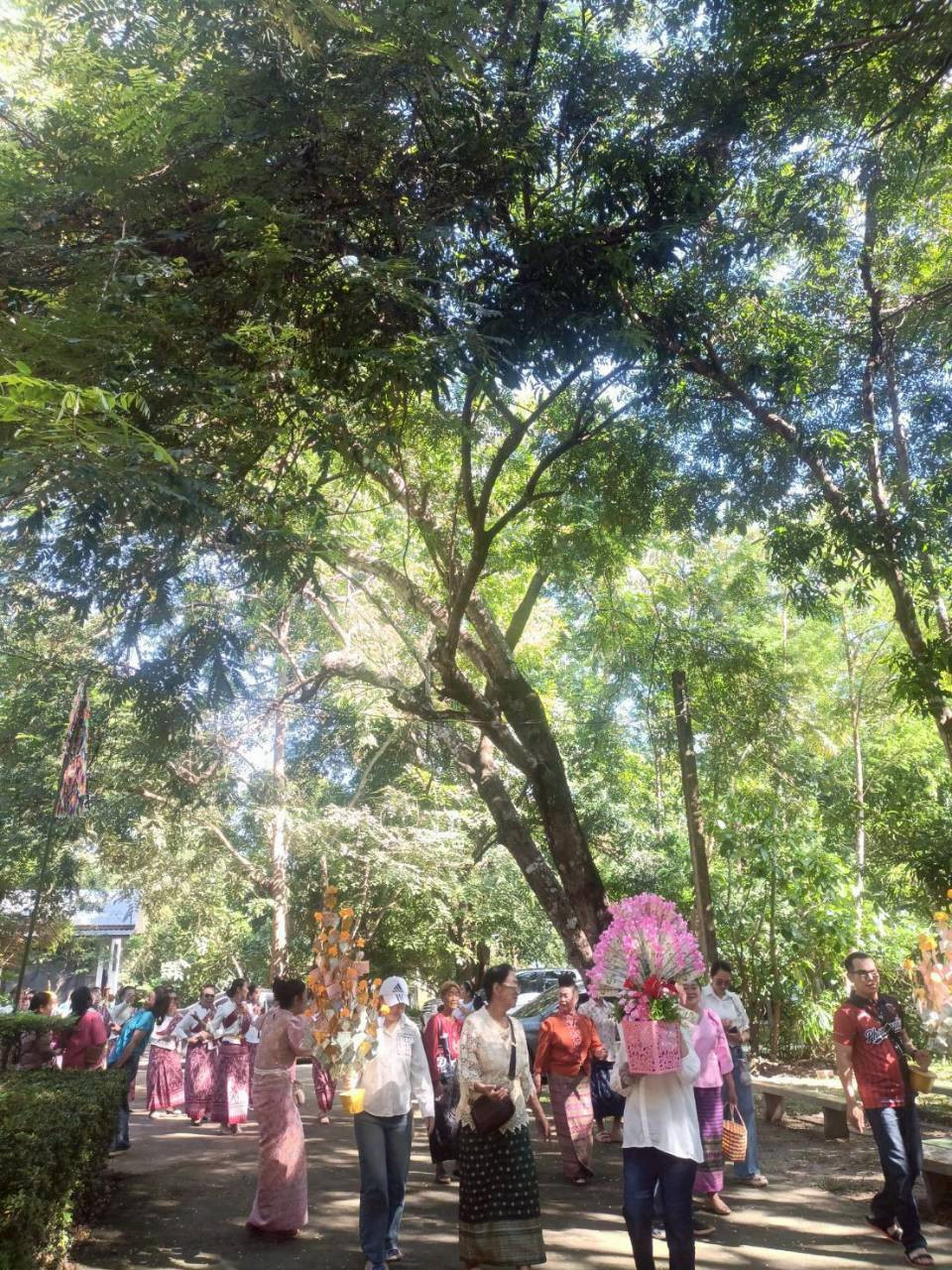 ภาพร่วมพิธีกรรมวัดโนนสะอาด