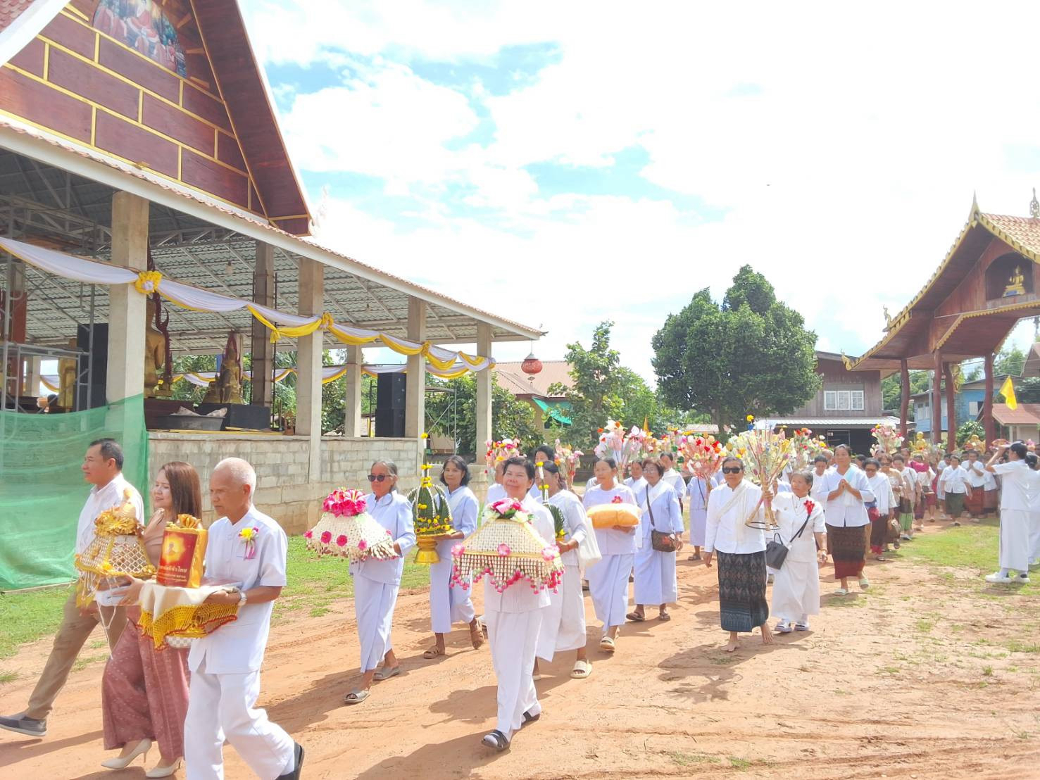 ภาพร่วมพิธีกรรมวัดโพนแก้ว