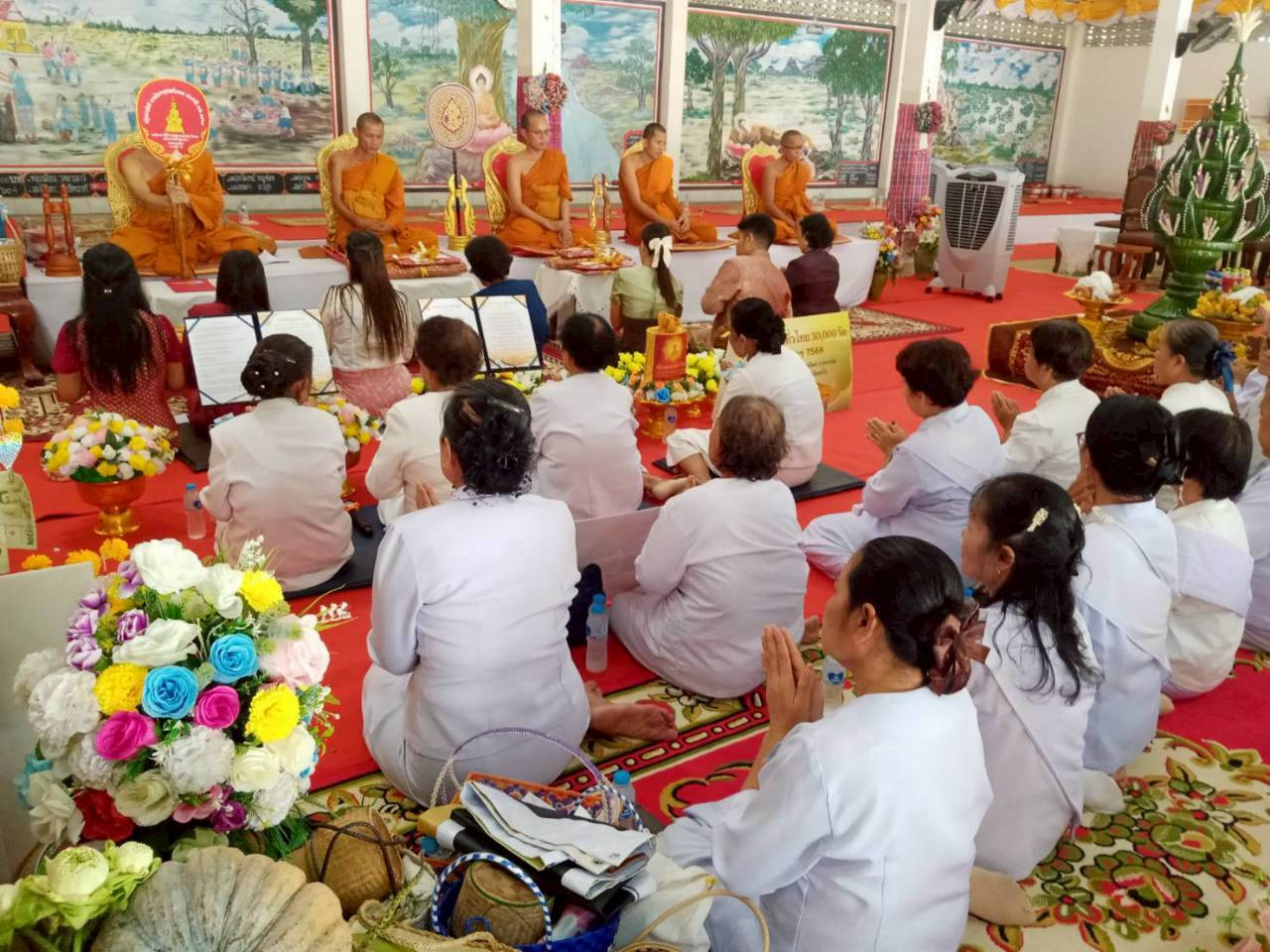 ภาพร่วมพิธีกรรมวัดศรีมงคล