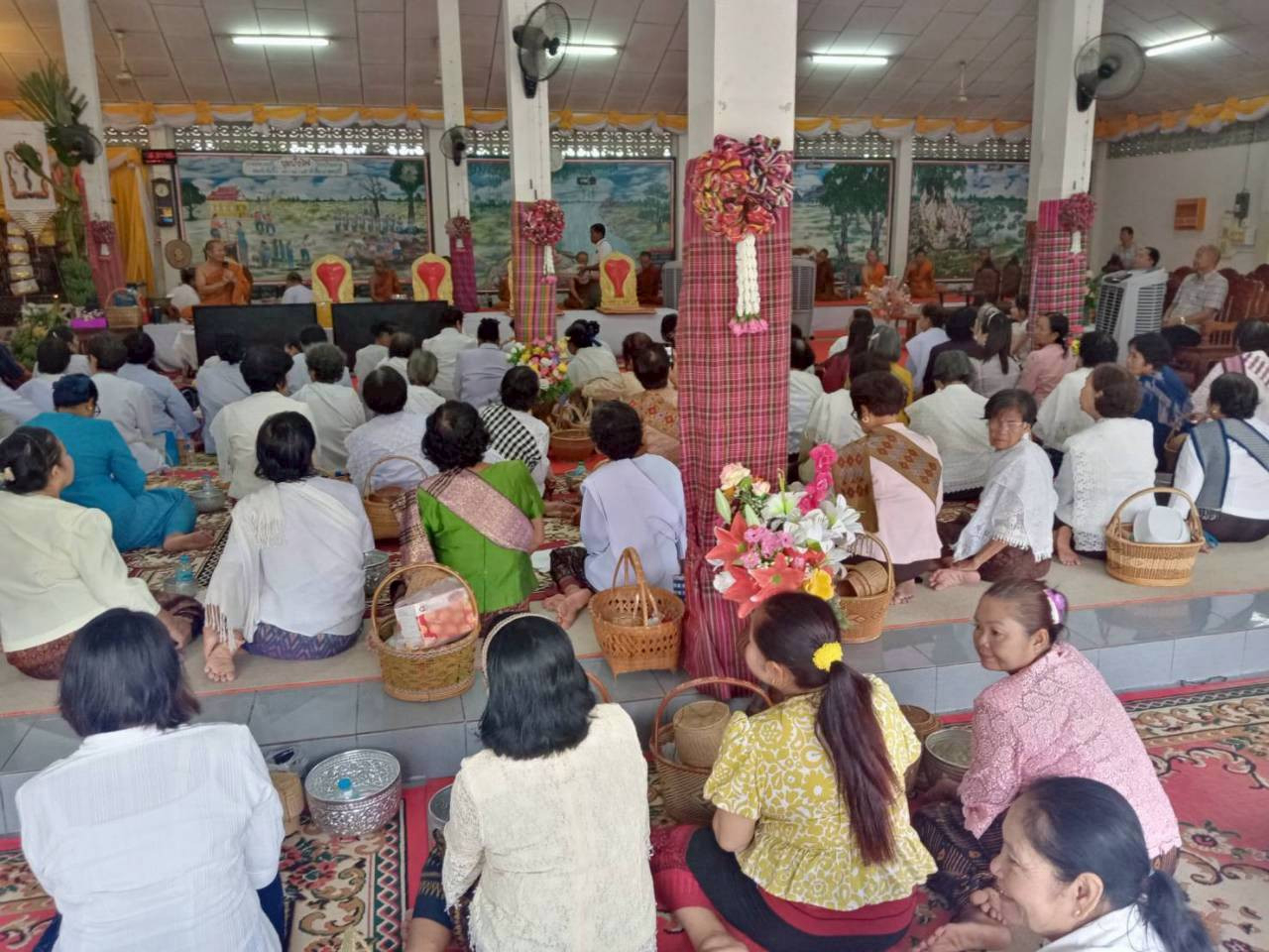 ภาพร่วมพิธีกรรมวัดศรีมงคล