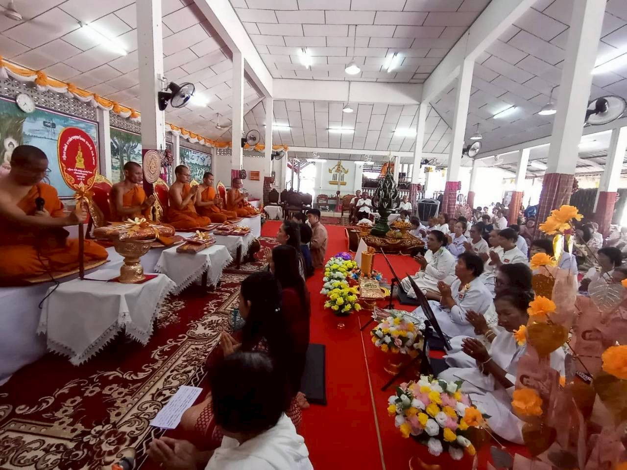 ภาพร่วมพิธีกรรมวัดศรีมงคล