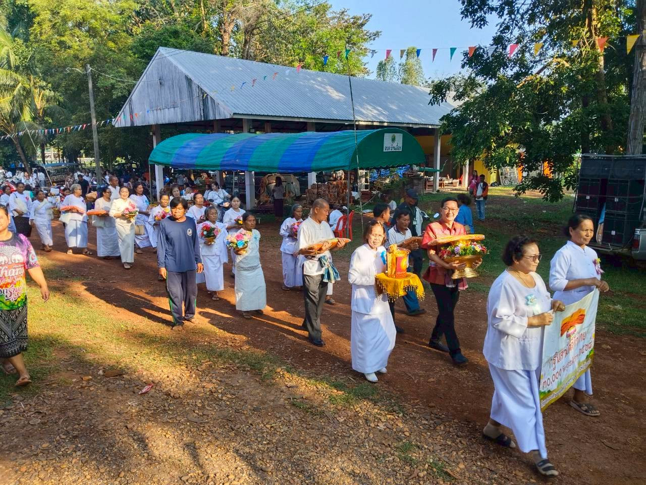 ภาพร่วมขบวนกฐินวัดศรีโนนสูง