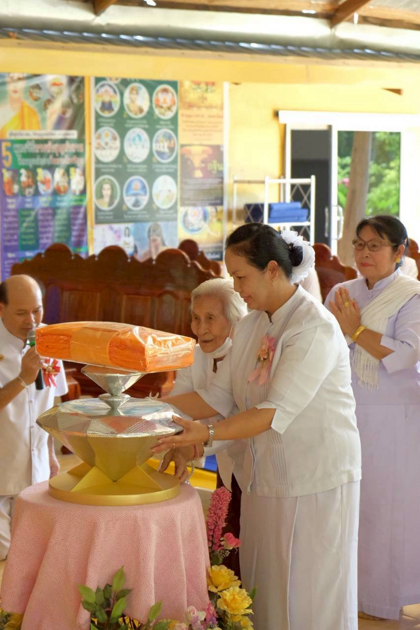 ภาพร่วมพิธีกรรมที่พักสงฆ์เลิงแก้วมงคลธรรม