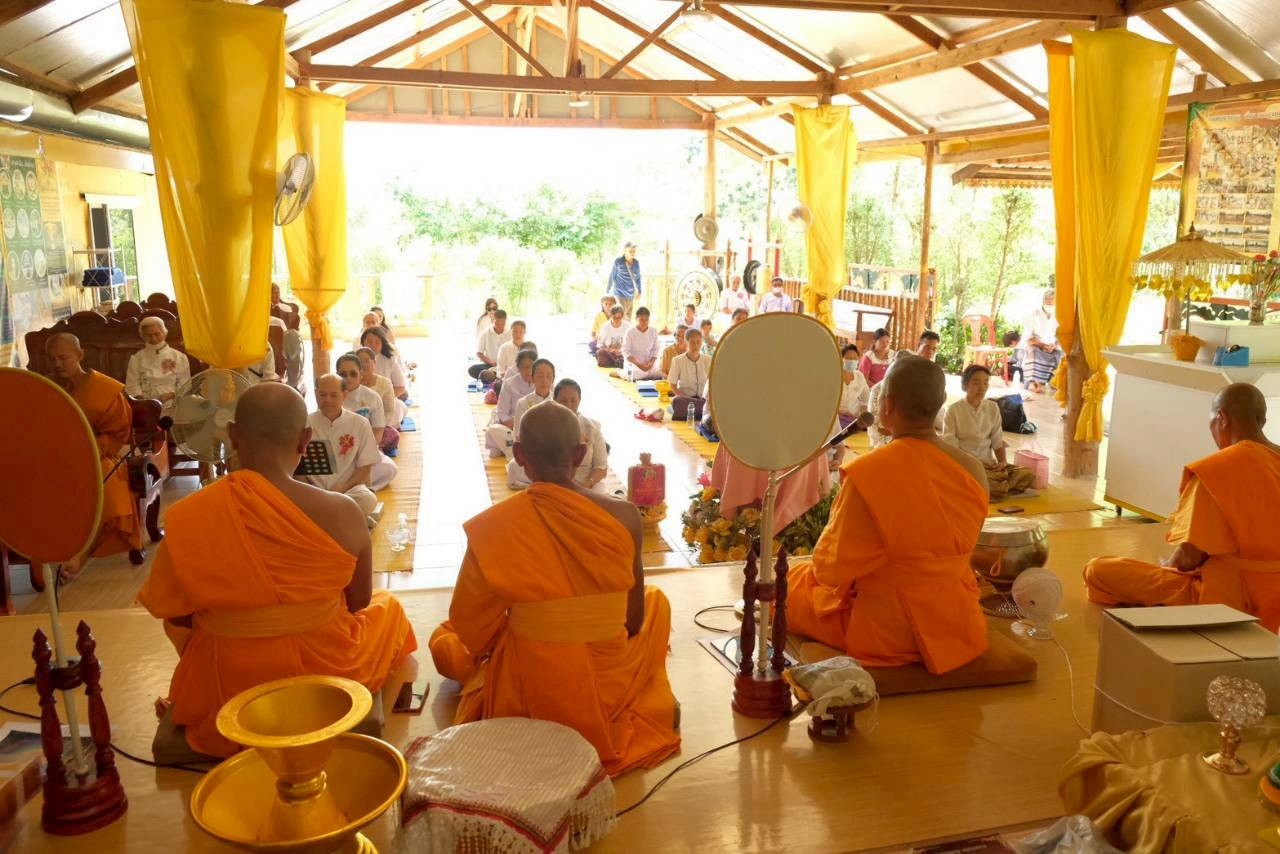 ภาพร่วมพิธีกรรมที่พักสงฆ์เลิงแก้วมงคลธรรม