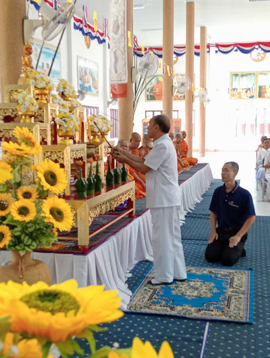 ภาพร่วมพิธีกรรมศูนย์ปฏิบัติธรรมเฉลิมพระเกียรติ (สาขาวัดมหาธาตุ)