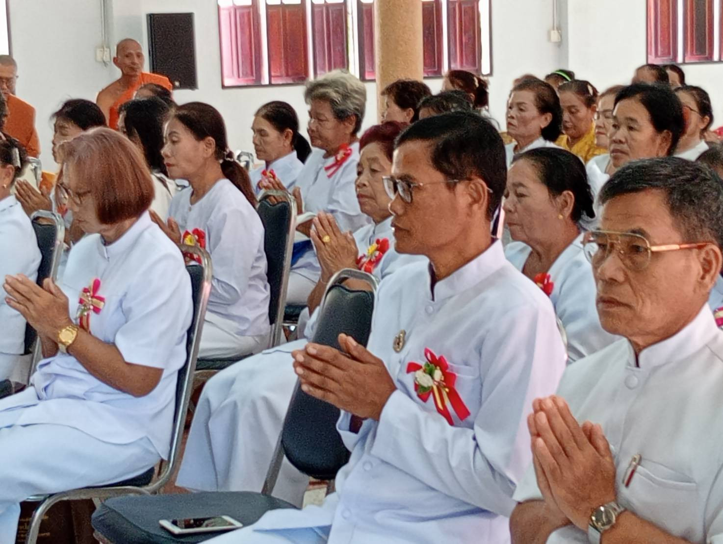 ภาพร่วมพิธีกรรมศูนย์ปฏิบัติธรรมเฉลิมพระเกียรติ (สาขาวัดมหาธาตุ)