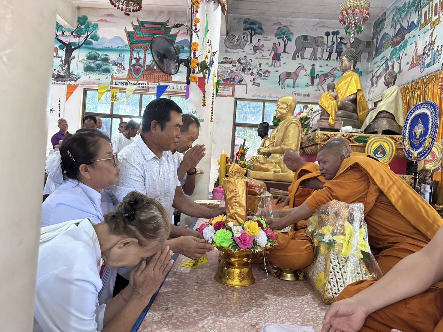 ภาพร่วมพิธีกรรมวัดมหาธาตุ