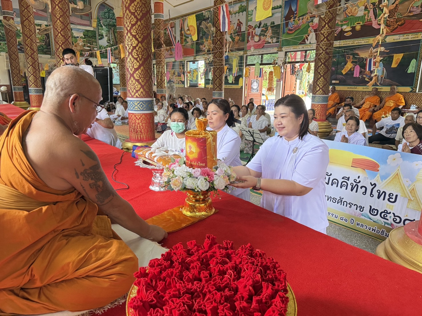 ภาพการถวายปัจจัยวัดคำเลา
