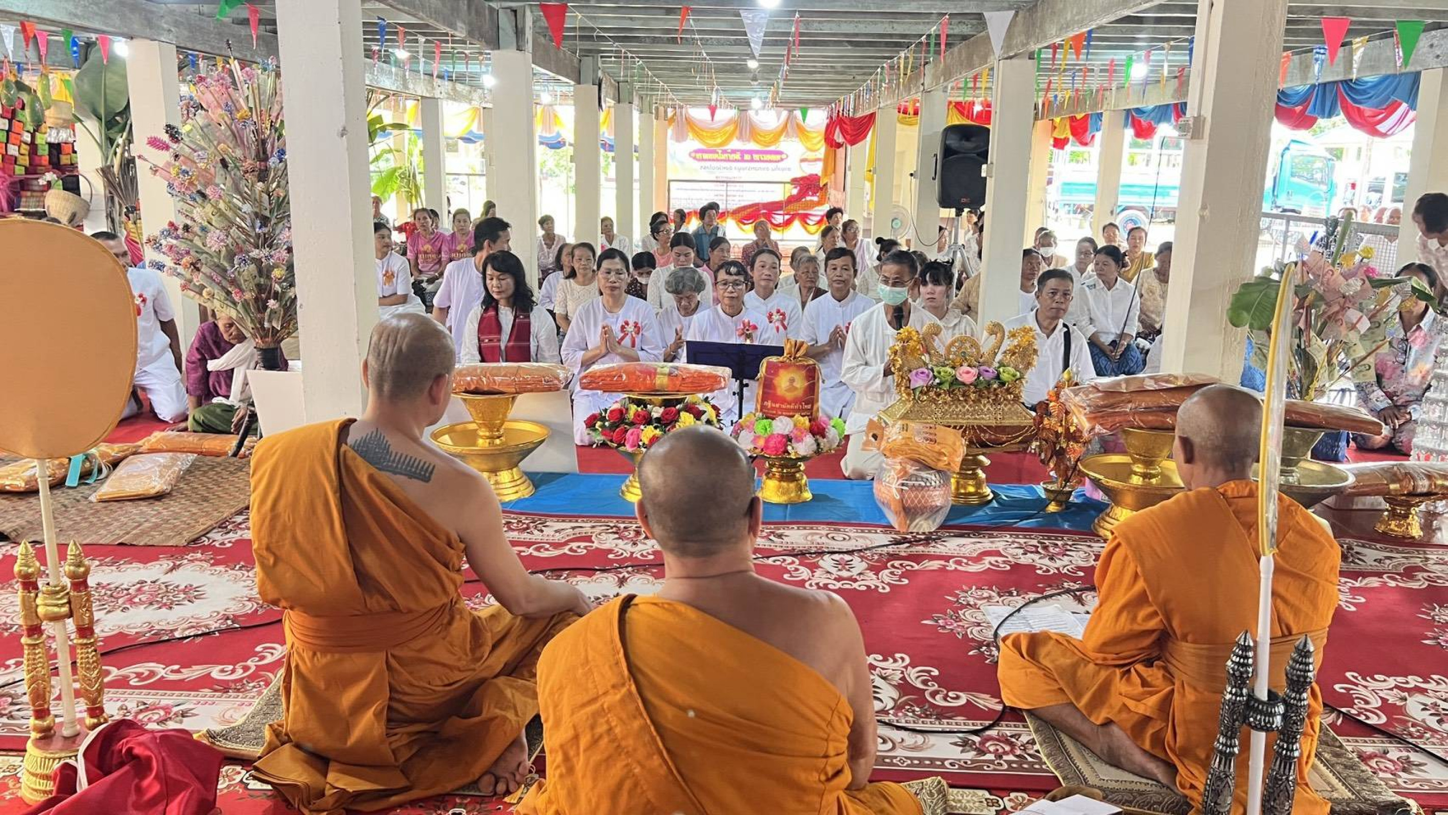 ภาพร่วมพิธีกรรมวัดบ้านโคกกลาง