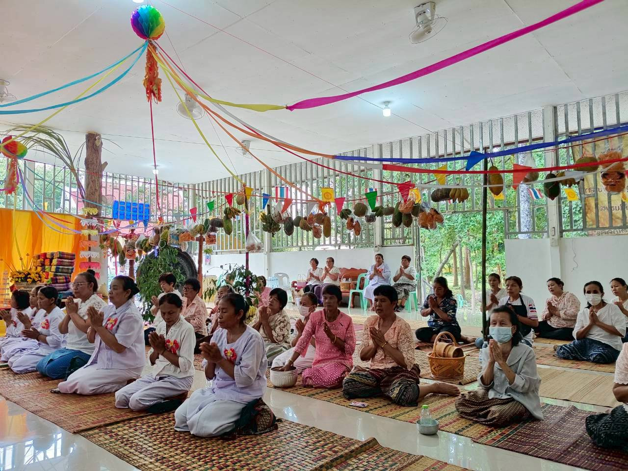 ภาพร่วมพิธีกรรมวัดตะเคียนทอง