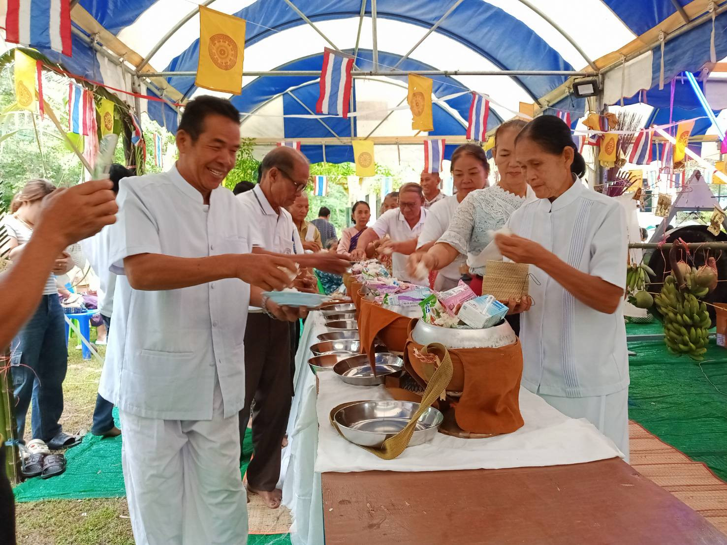 ภาพร่วมพิธีกรรมวัดดงขวาง