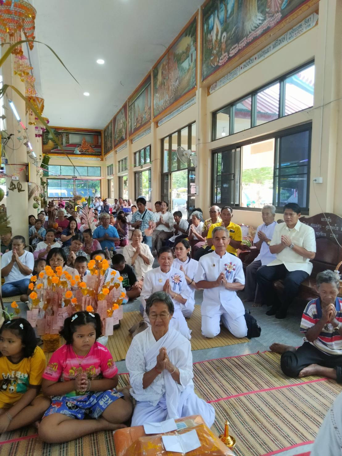 ภาพร่วมพิธีกรรมวัดพลไว