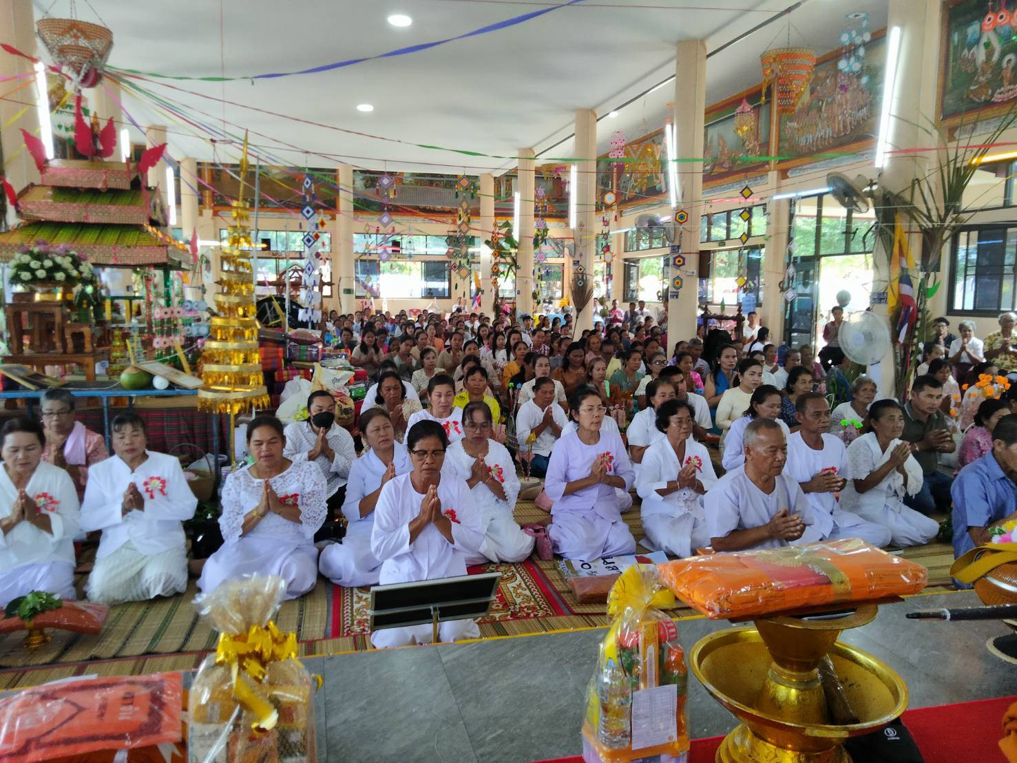 ภาพร่วมพิธีกรรมวัดพลไว