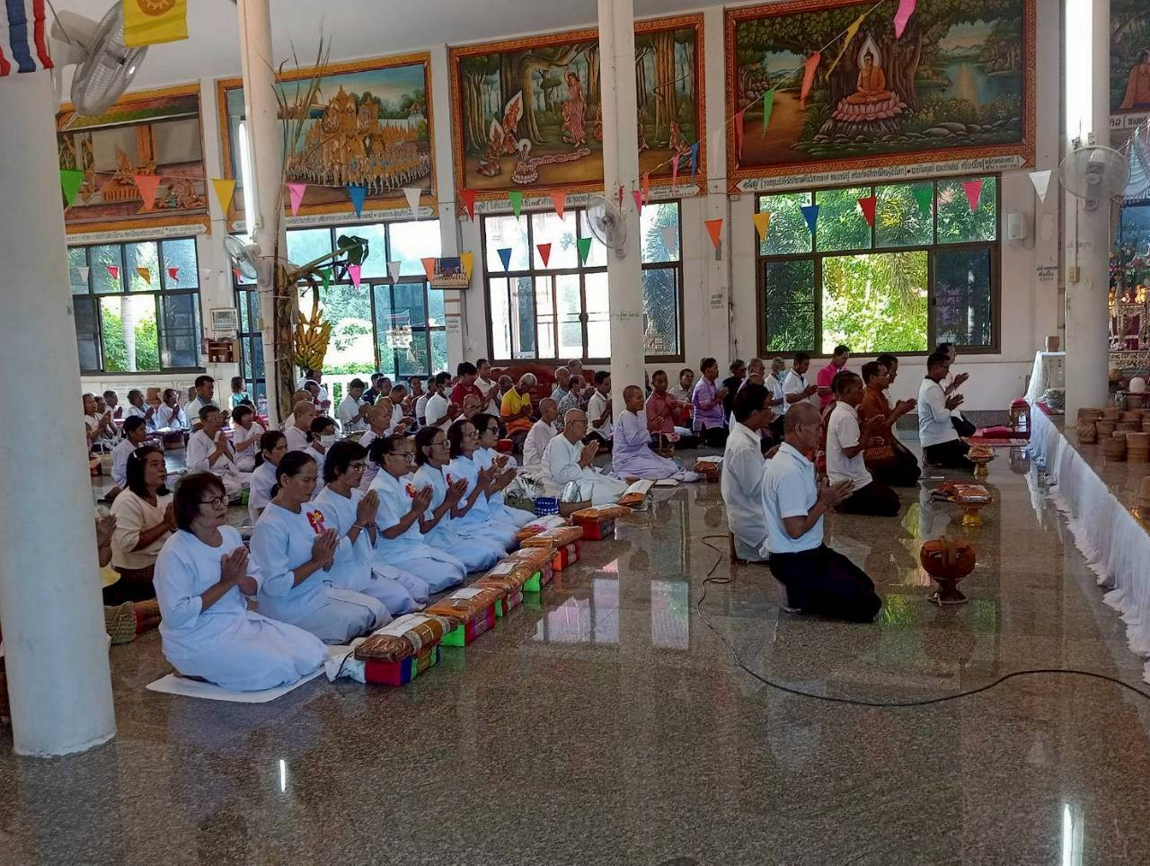 ภาพร่วมพิธีกรรมวัดบ้านคุ้ม