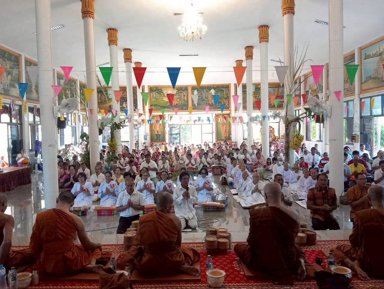 ภาพร่วมพิธีกรรมวัดบ้านคุ้ม